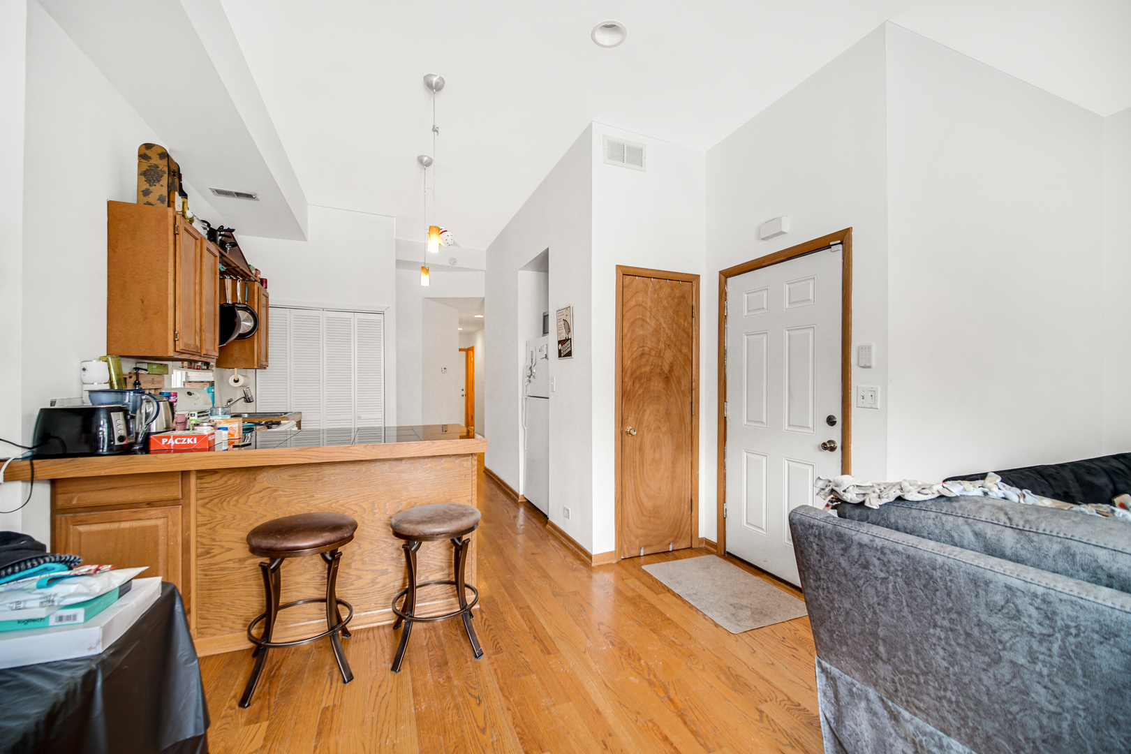 1420 N Western Avenue Unit: 2F