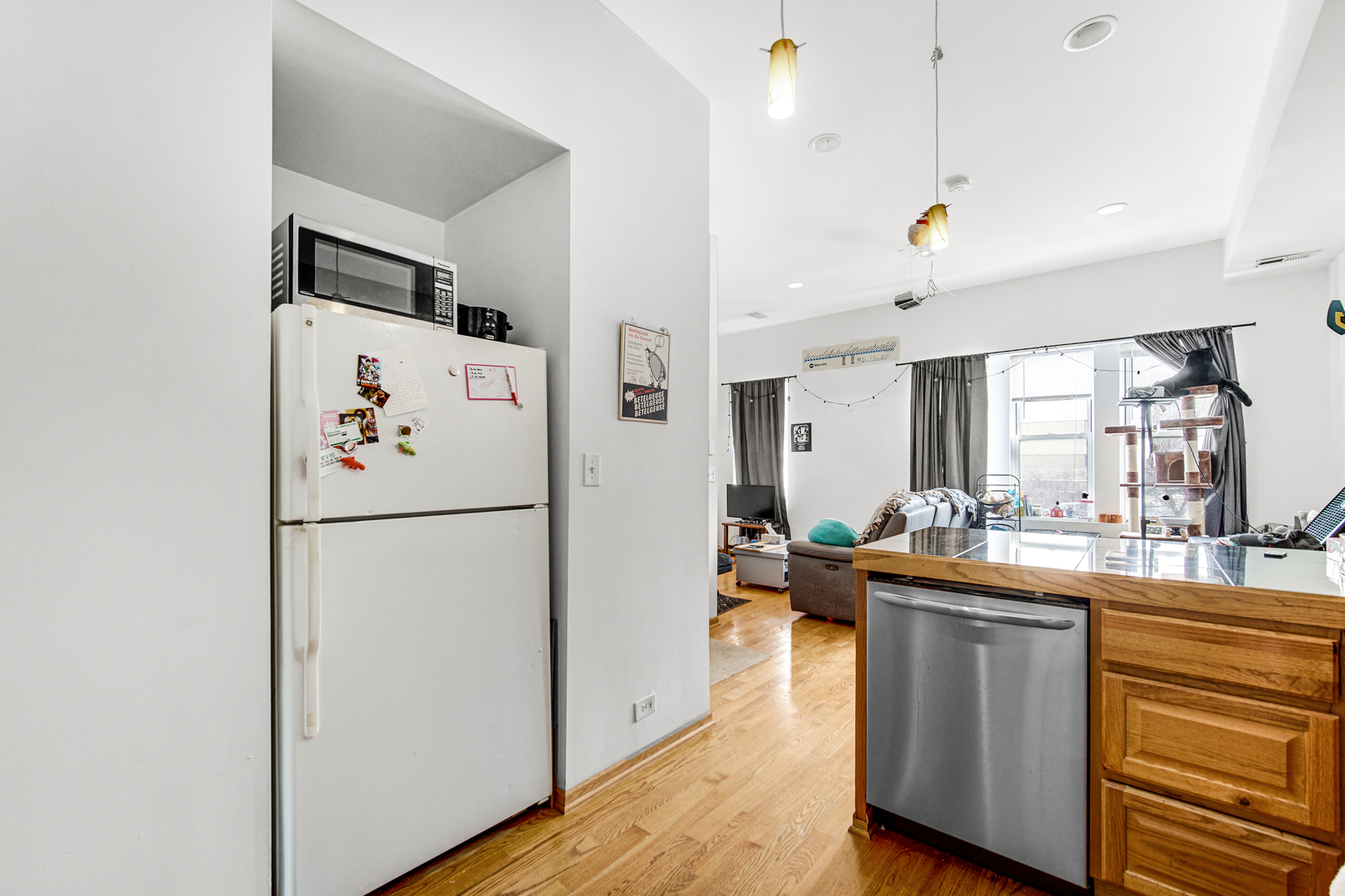 1420 N Western Avenue Unit: 2F