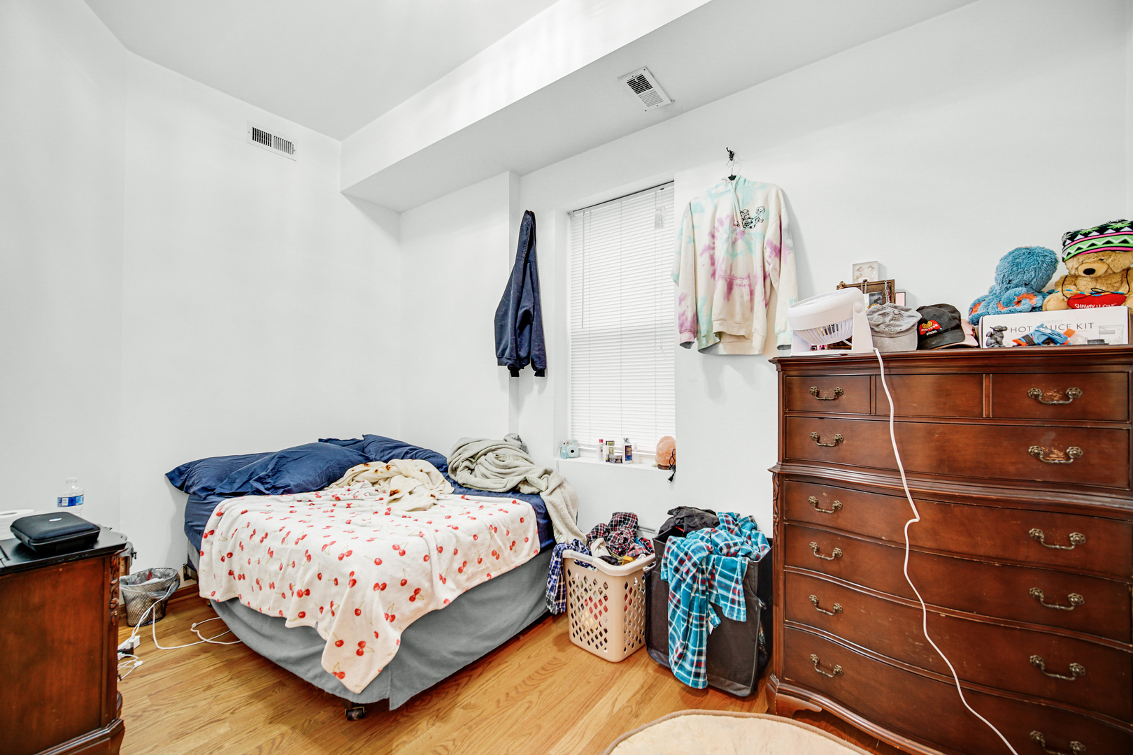 1420 N Western Avenue Unit: 2F