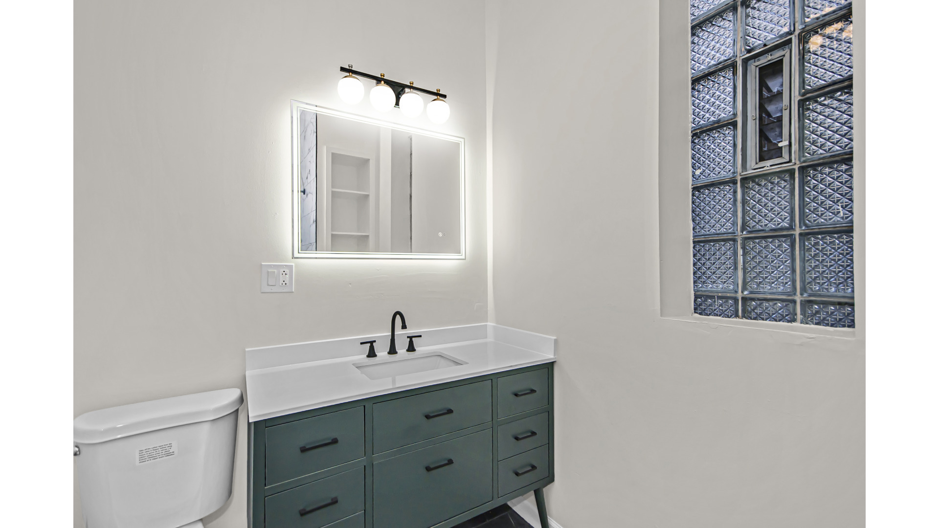 1337 N Western Avenue Unit: 3