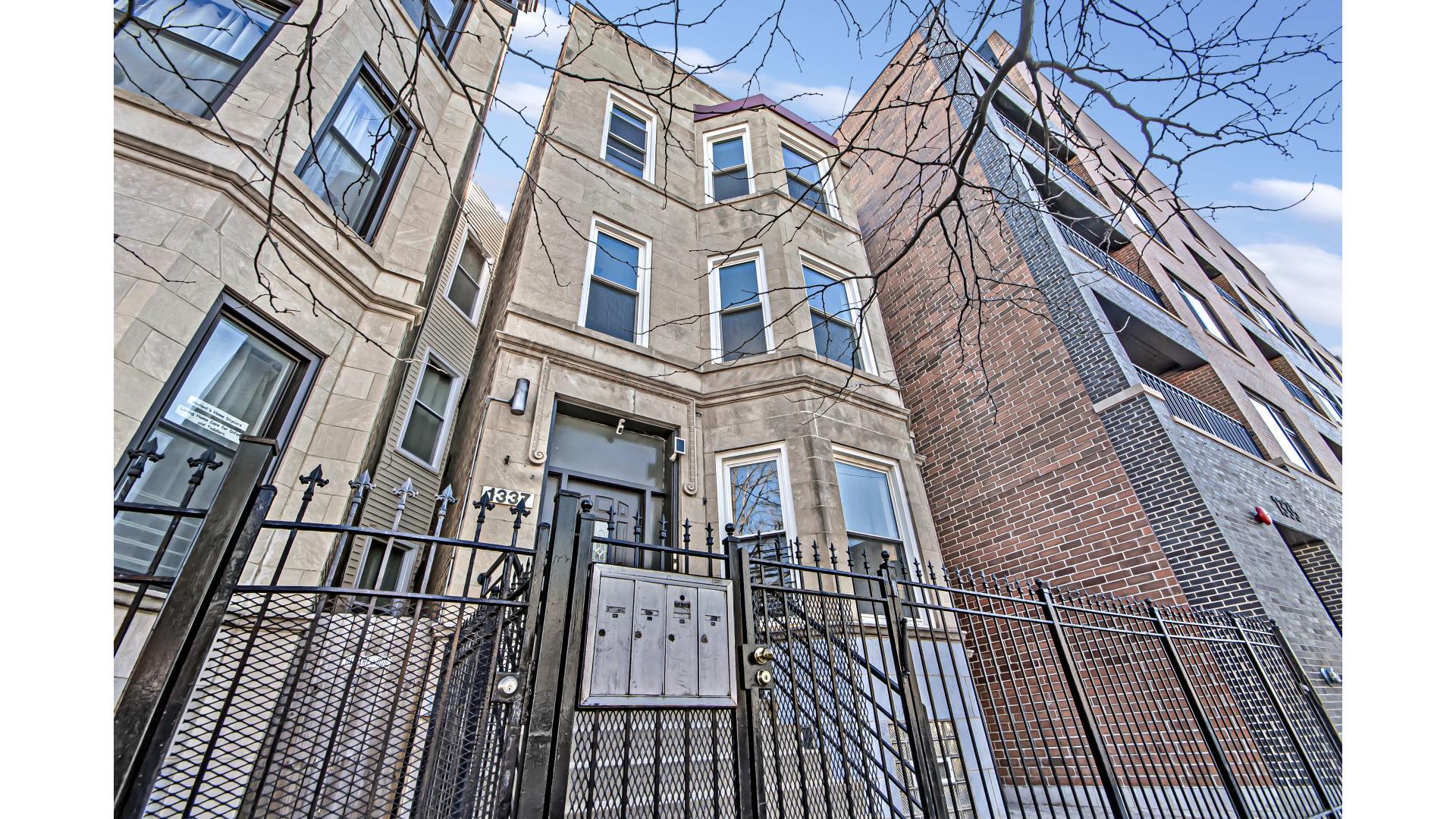1337 N Western Avenue Unit: 3