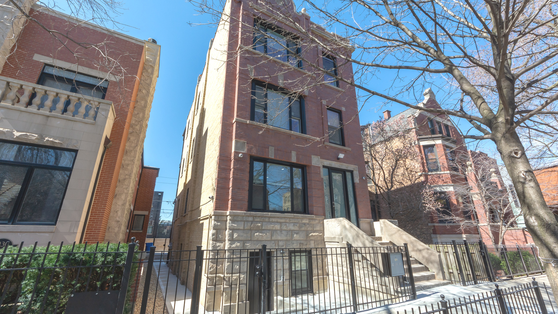 2036 N Hoyne Avenue Unit: 2