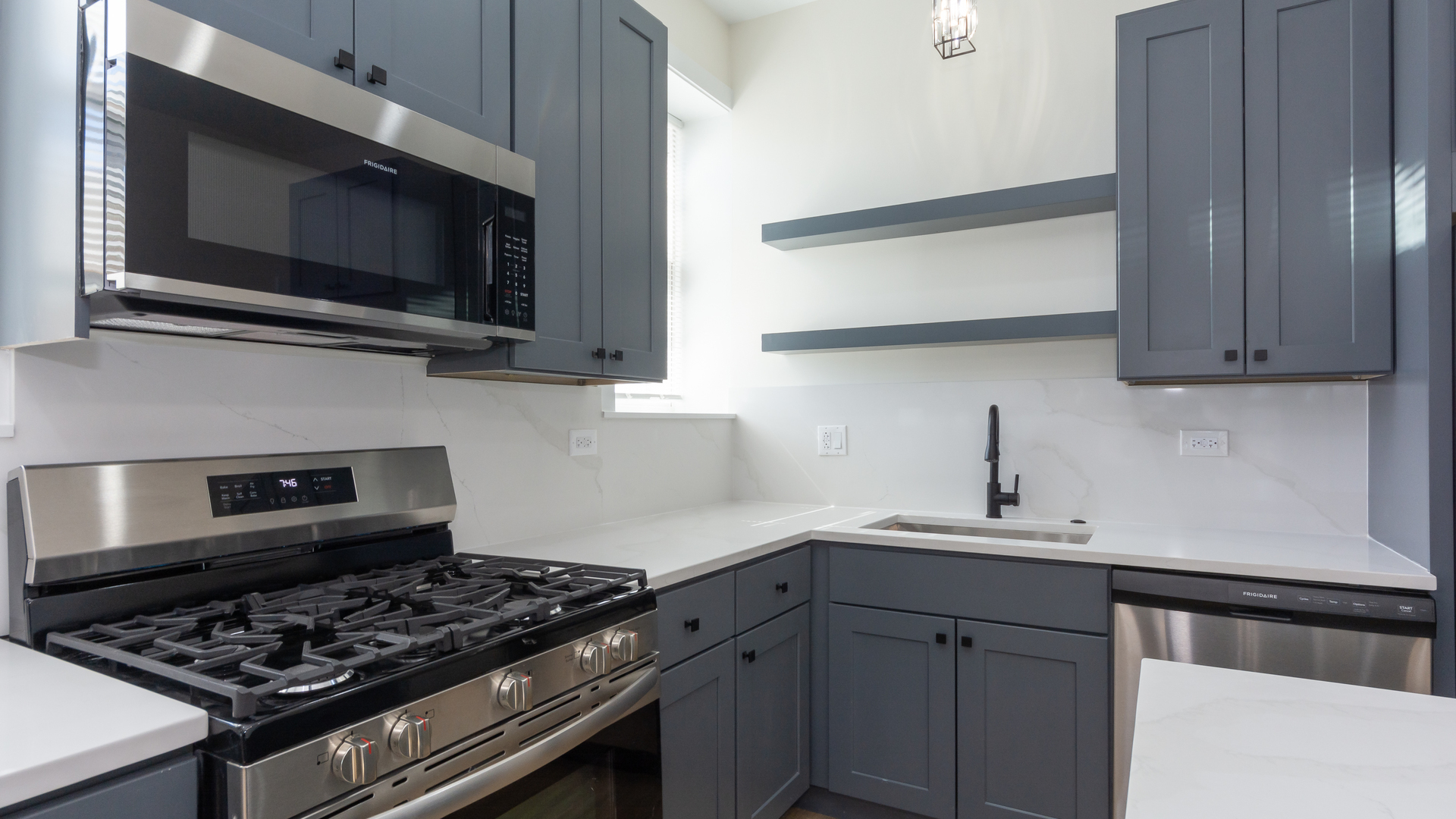 2036 N Hoyne Avenue Unit: 3