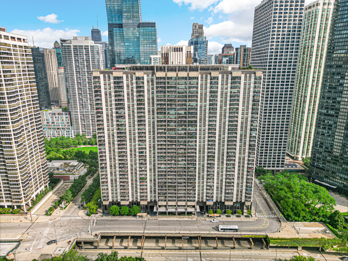 400 E Randolph Street Unit: 2527