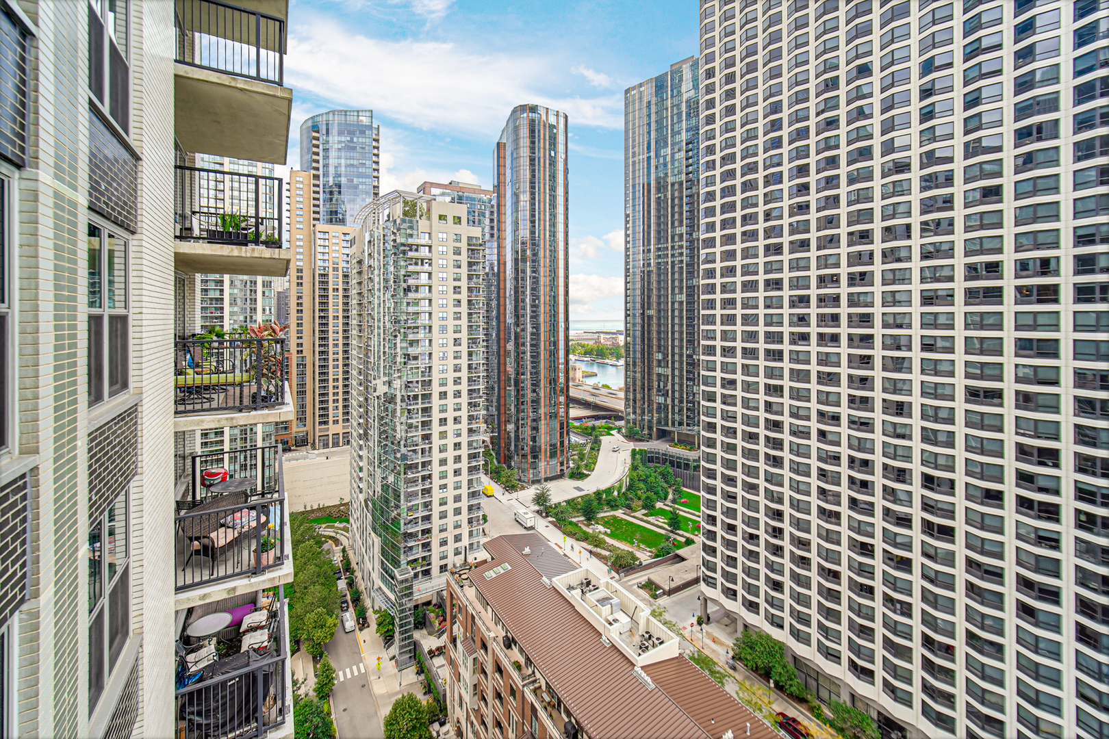 400 E Randolph Street Unit: 2527
