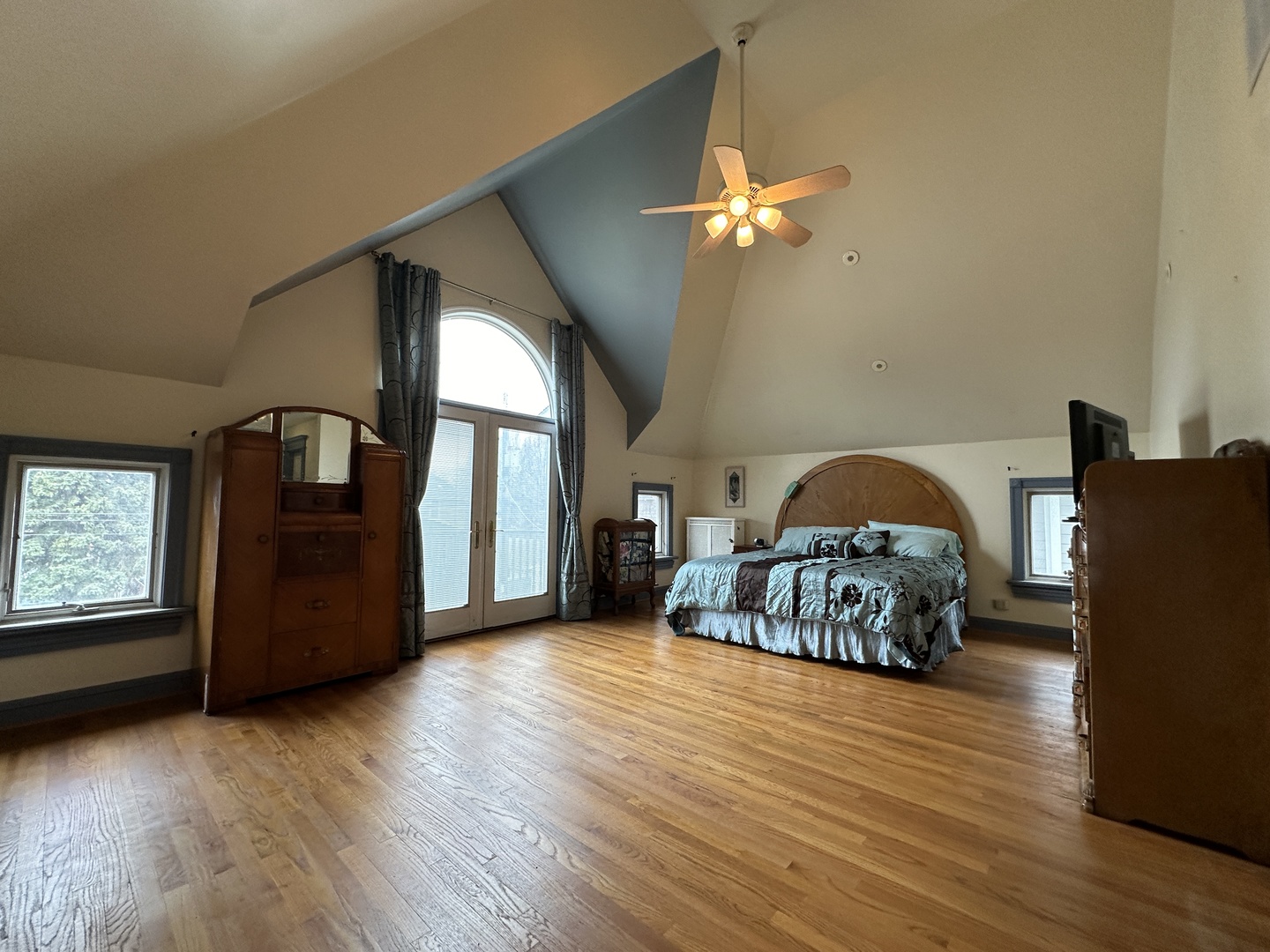 4024 W Waveland Avenue