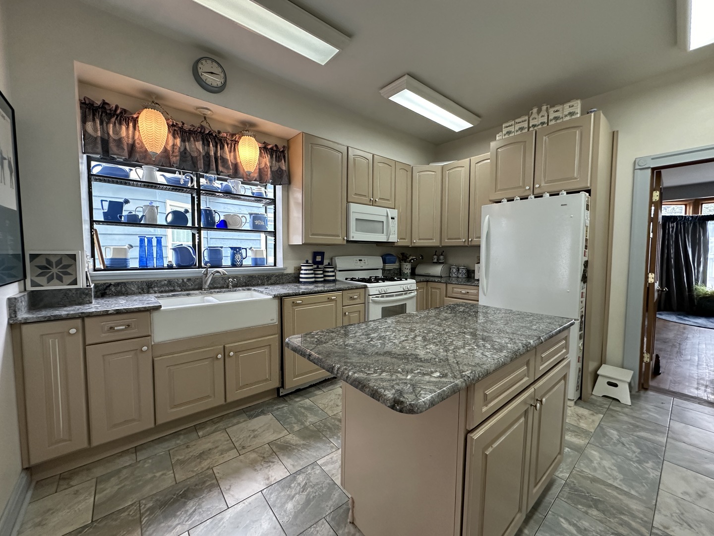 4024 W Waveland Avenue