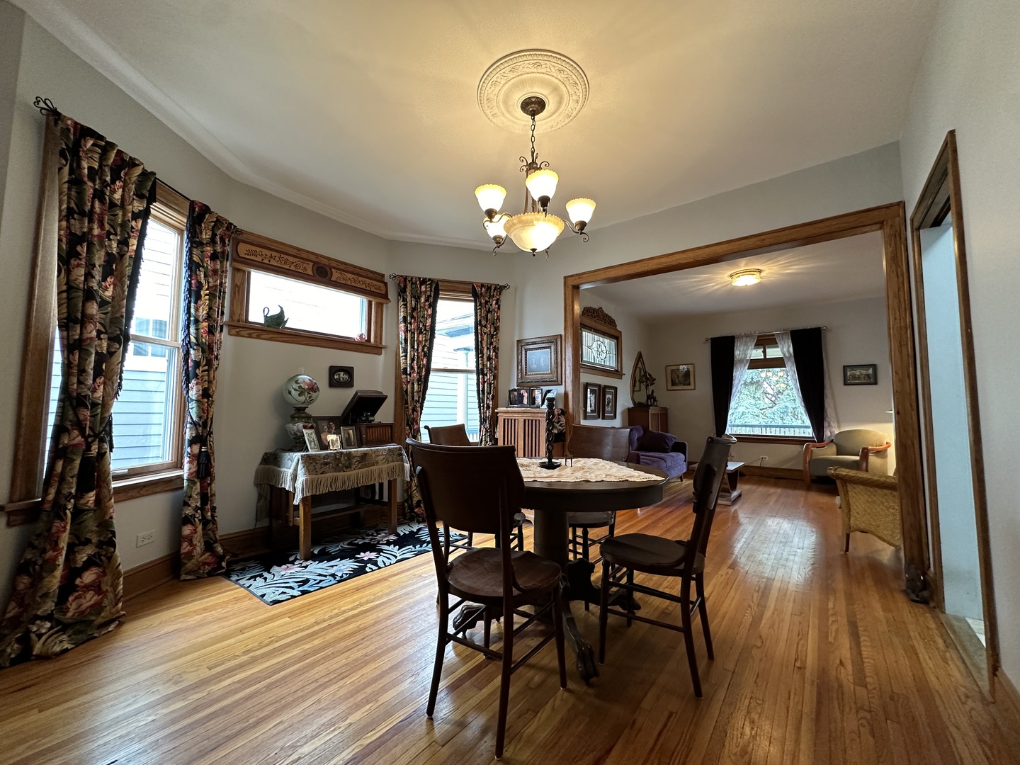 4024 W Waveland Avenue