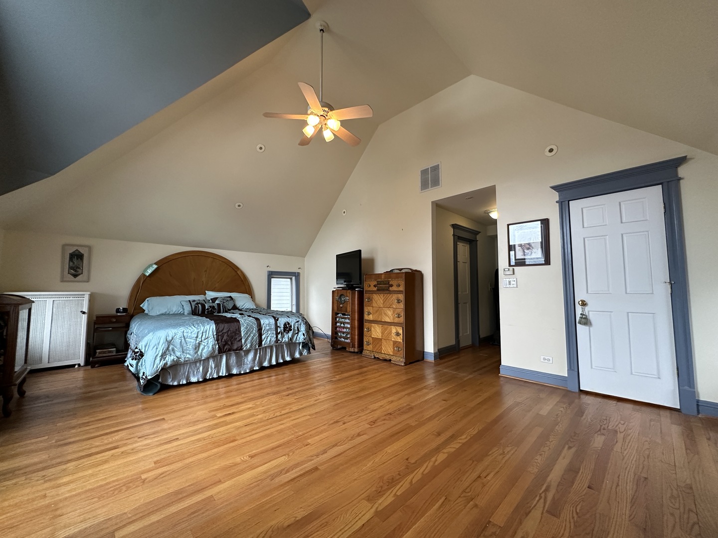 4024 W Waveland Avenue