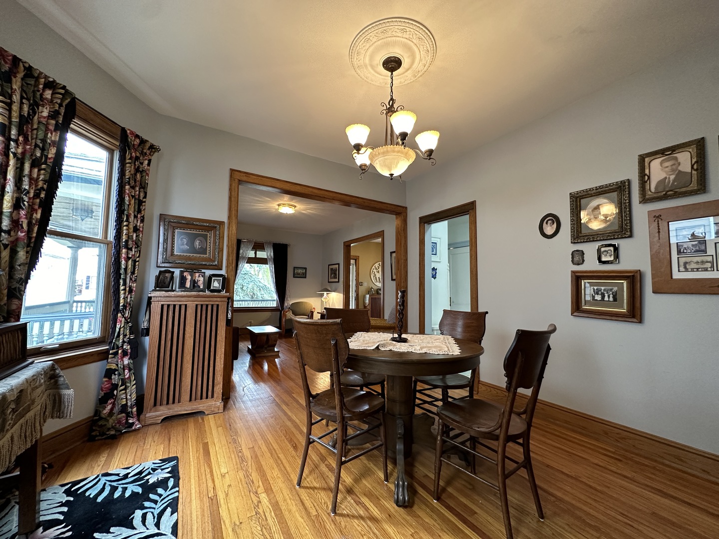 4024 W Waveland Avenue