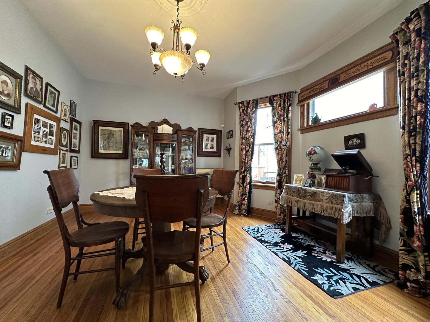 4024 W Waveland Avenue