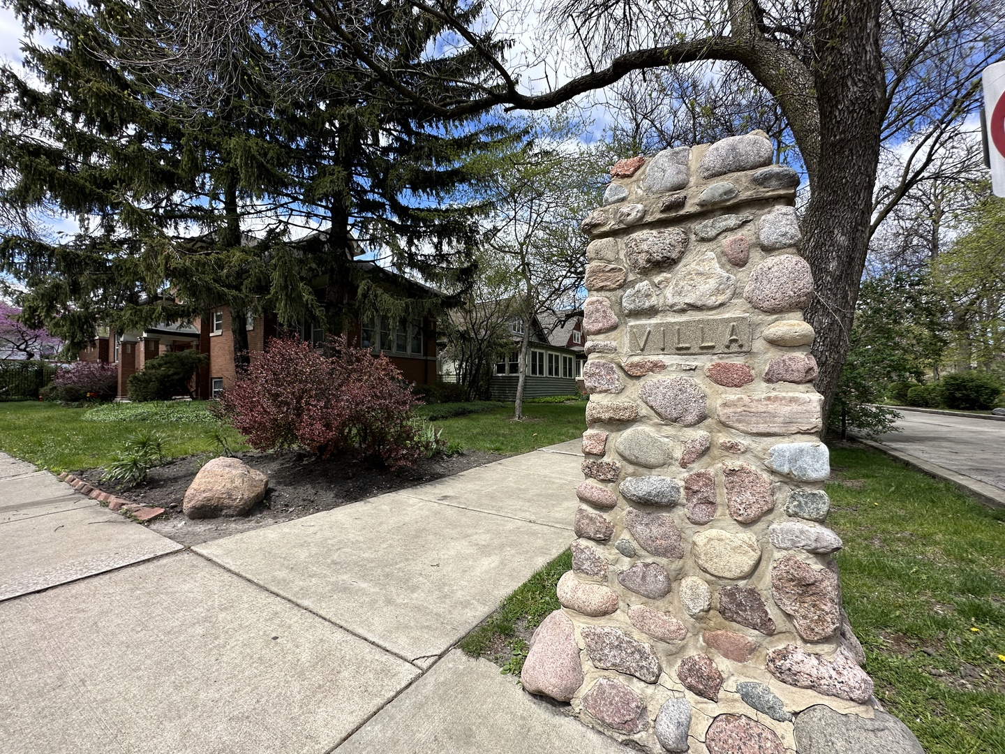 4024 W Waveland Avenue