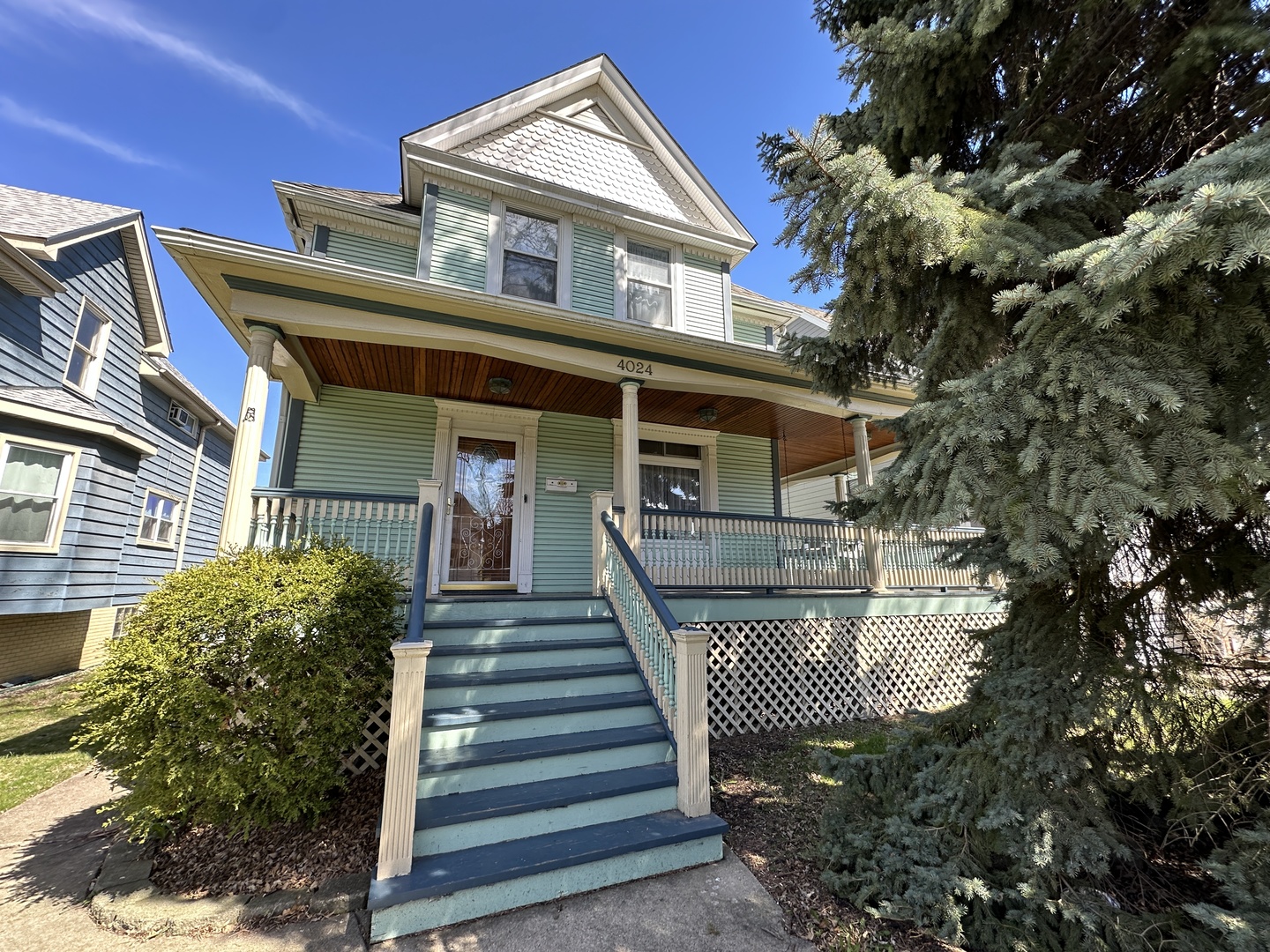 4024 W Waveland Avenue