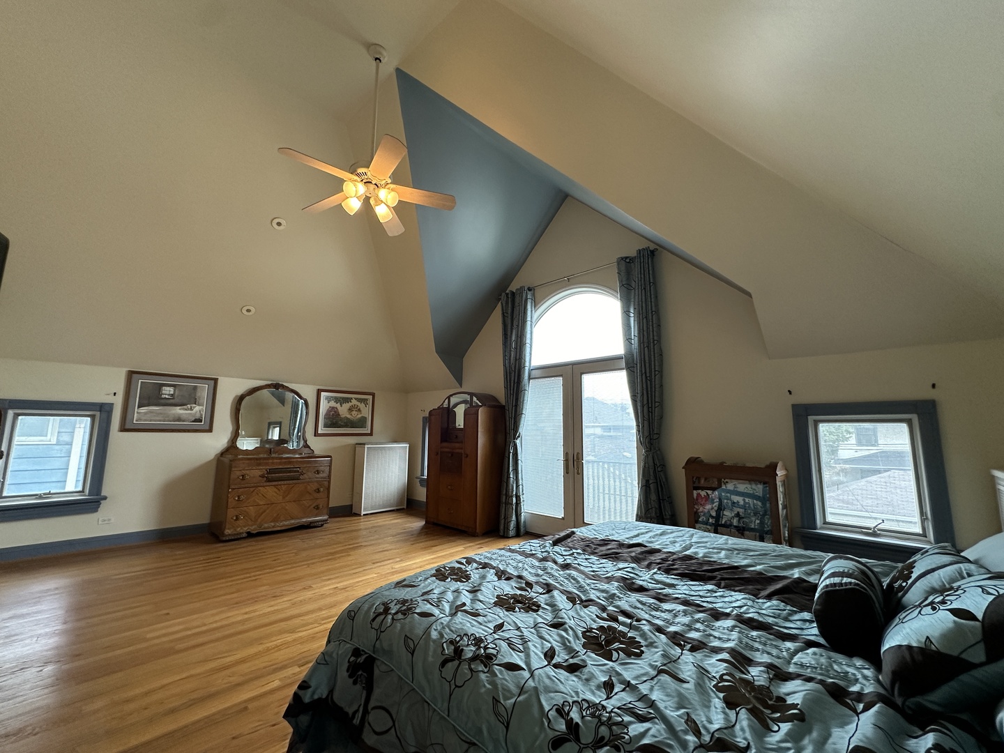 4024 W Waveland Avenue