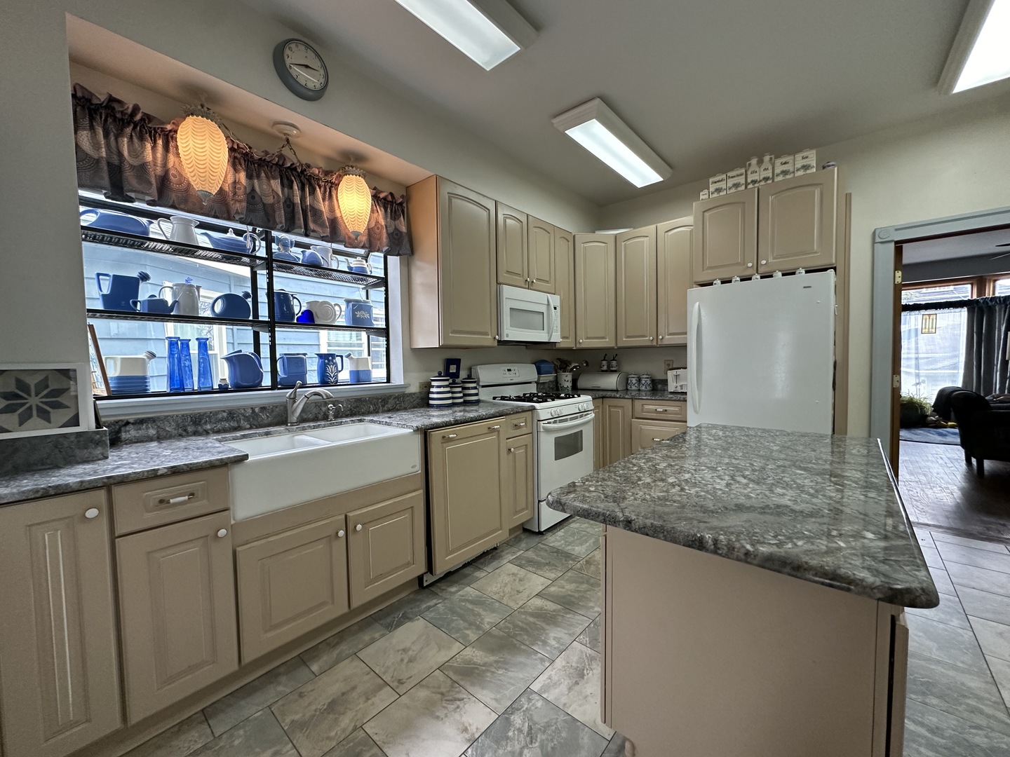 4024 W Waveland Avenue