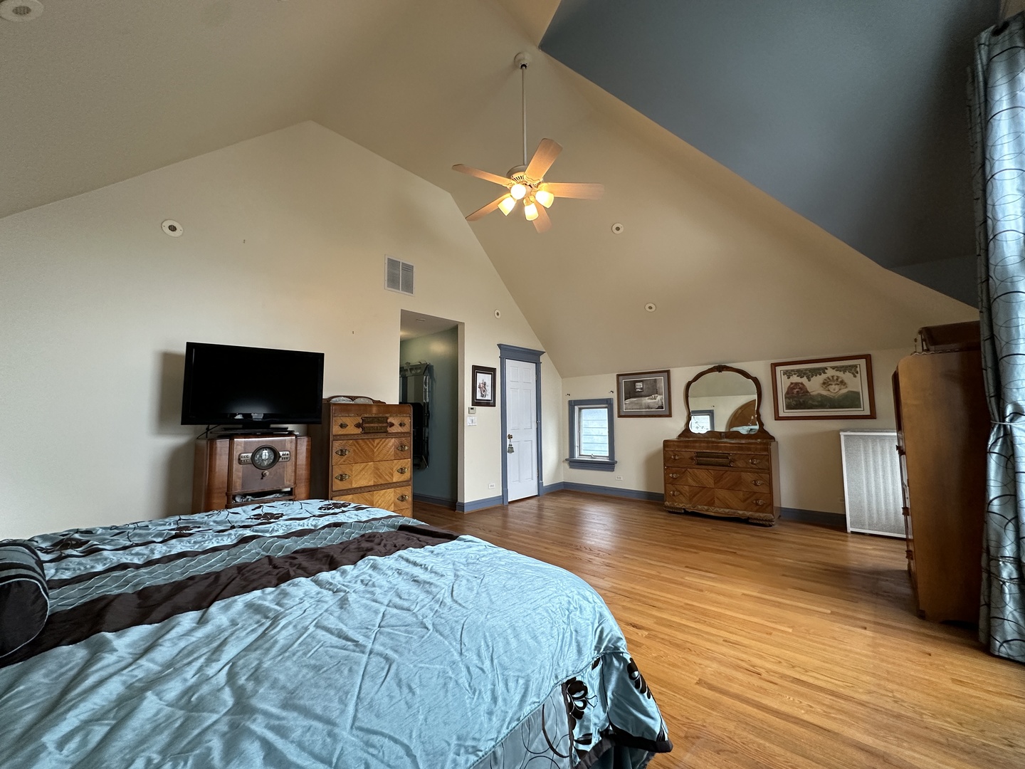 4024 W Waveland Avenue