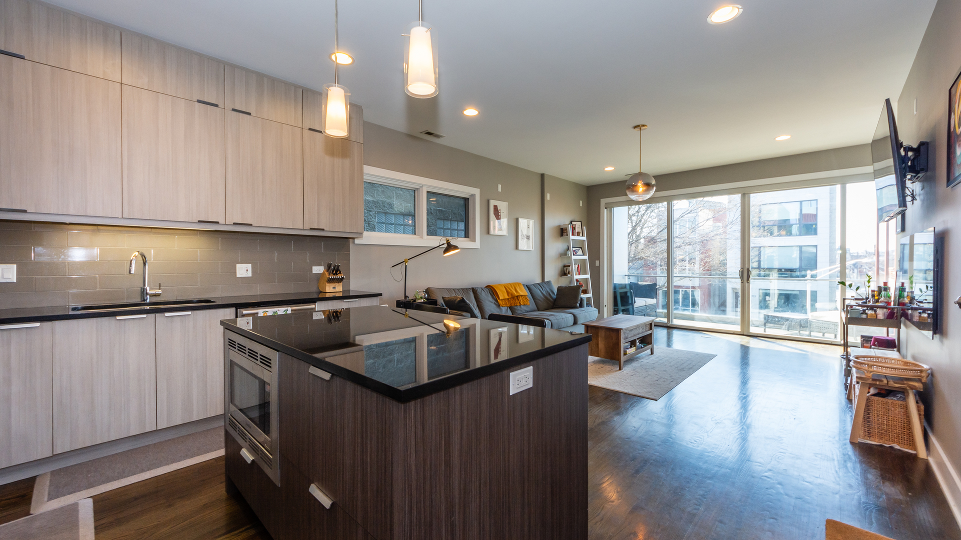 925 N Hermitage Avenue Unit: 2