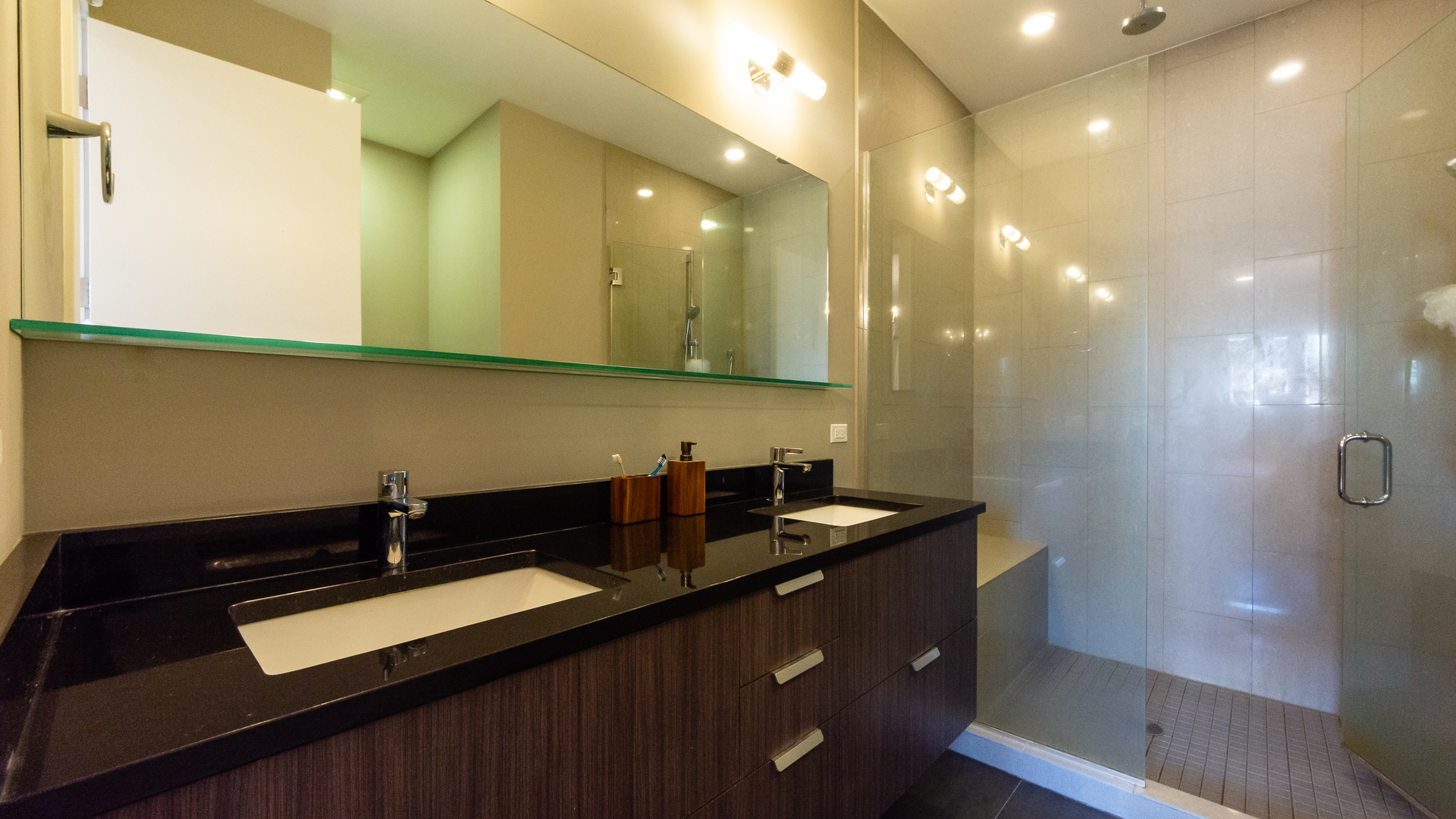 925 N Hermitage Avenue Unit: 2