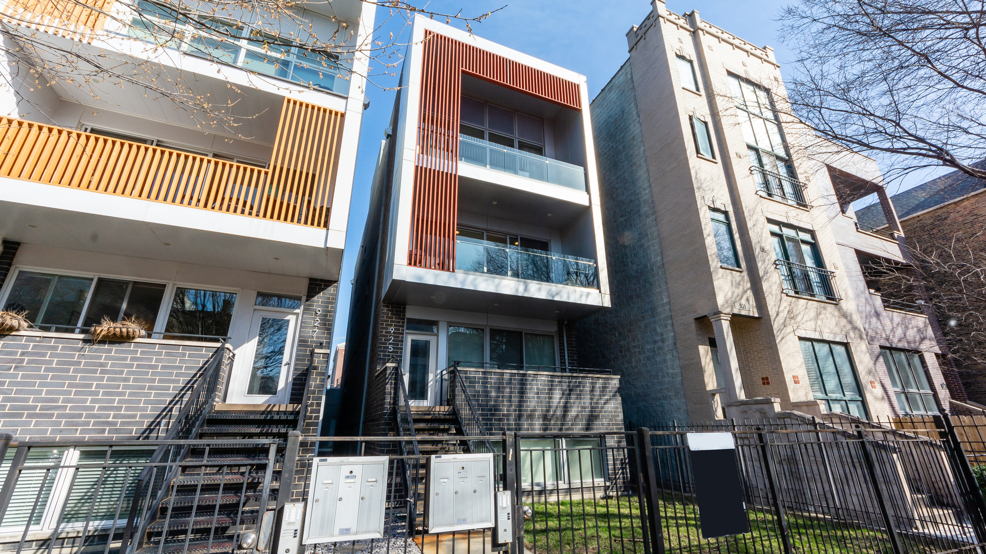 925 N Hermitage Avenue Unit: 2