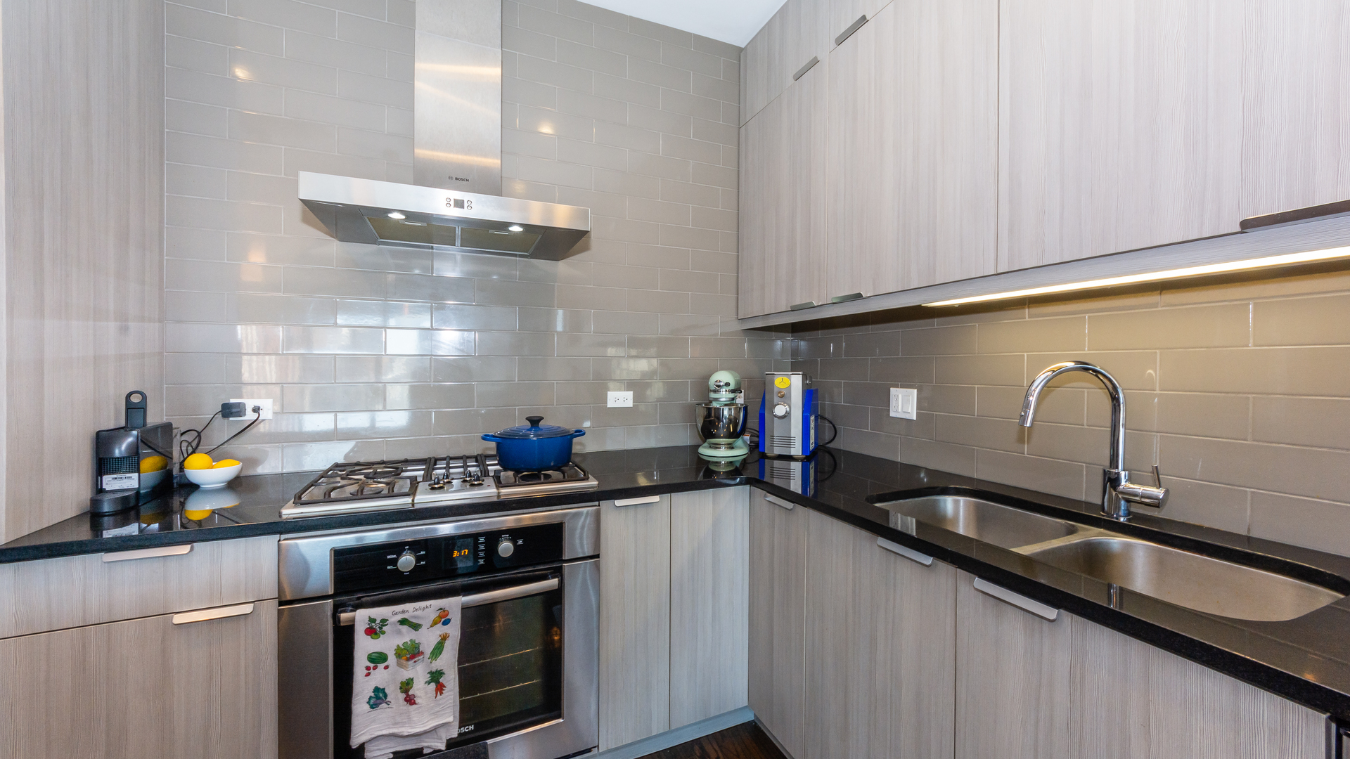 925 N Hermitage Avenue Unit: 2