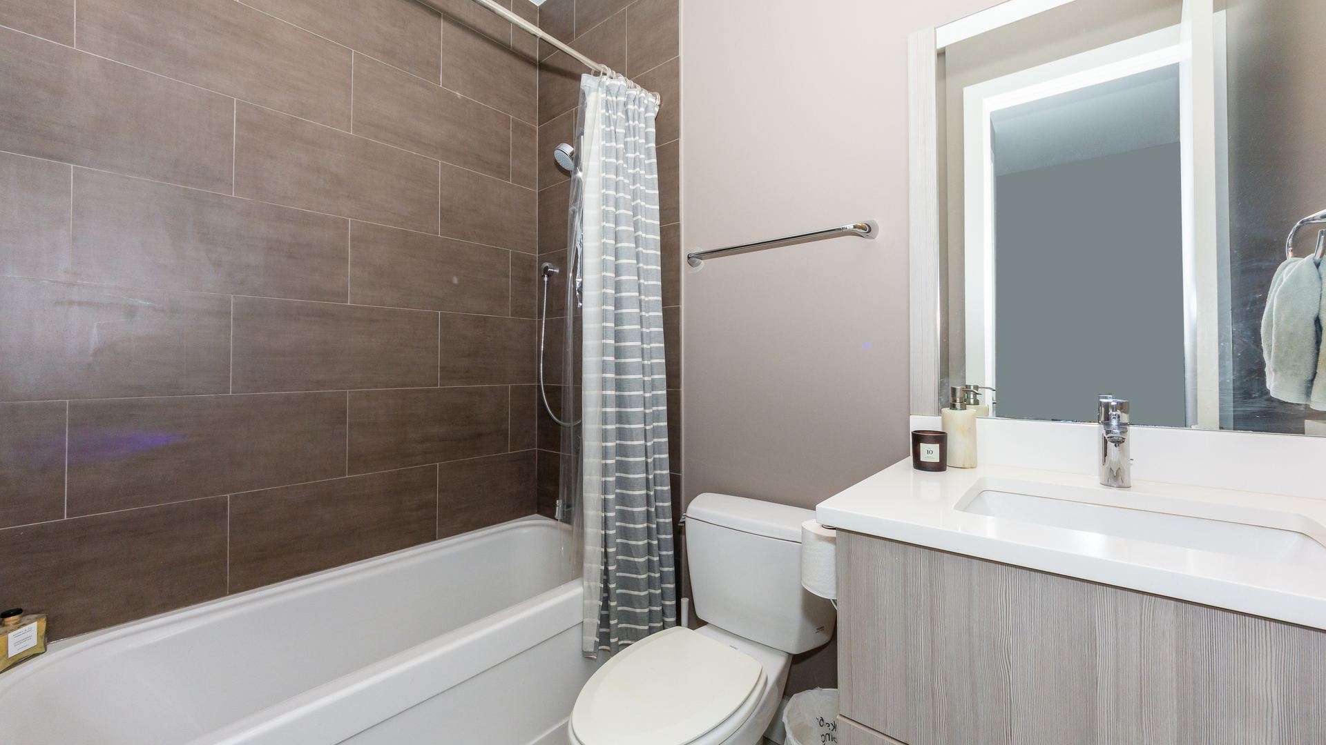 925 N Hermitage Avenue Unit: 2