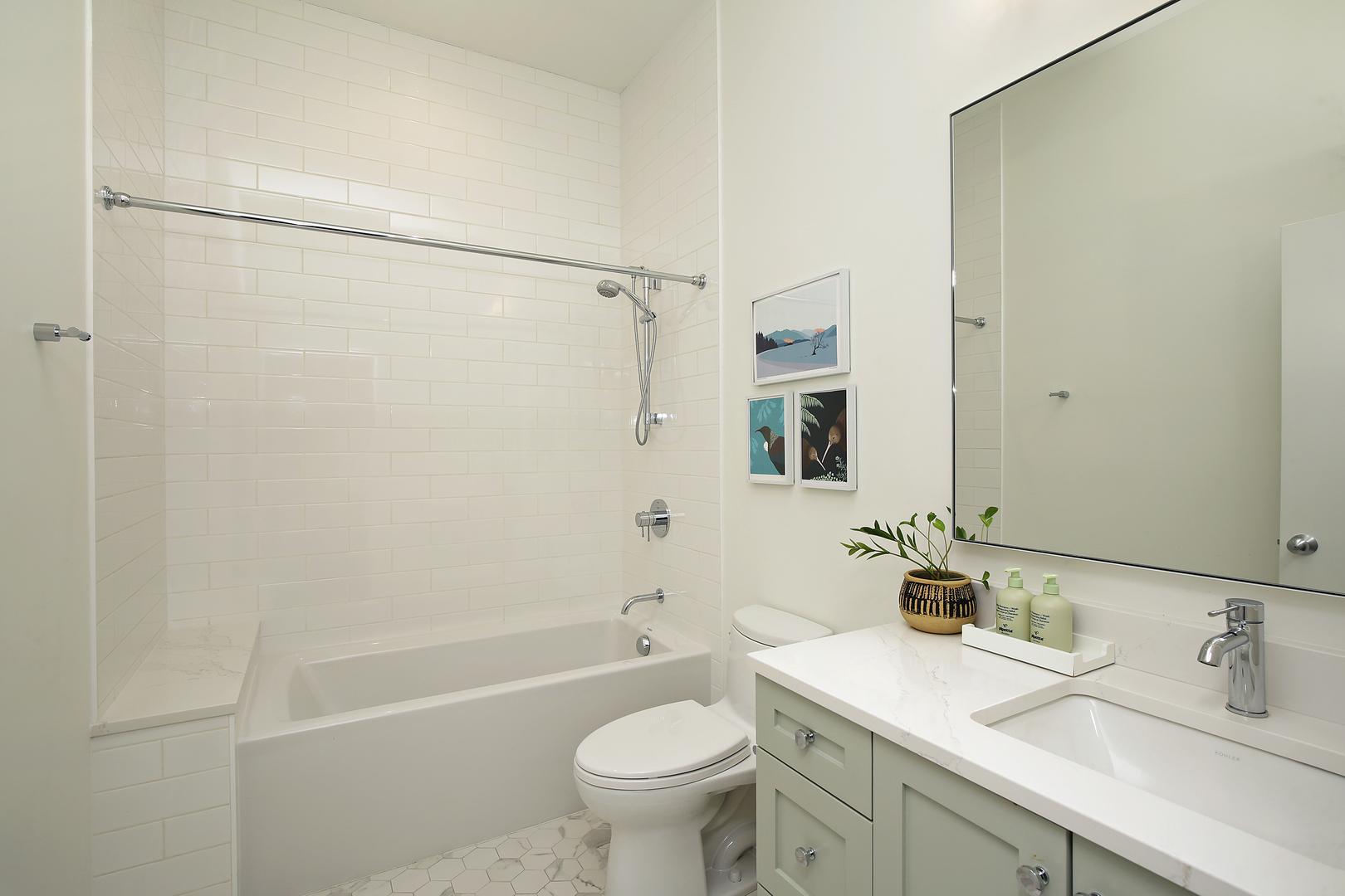 1872 N Damen Avenue Unit: PH