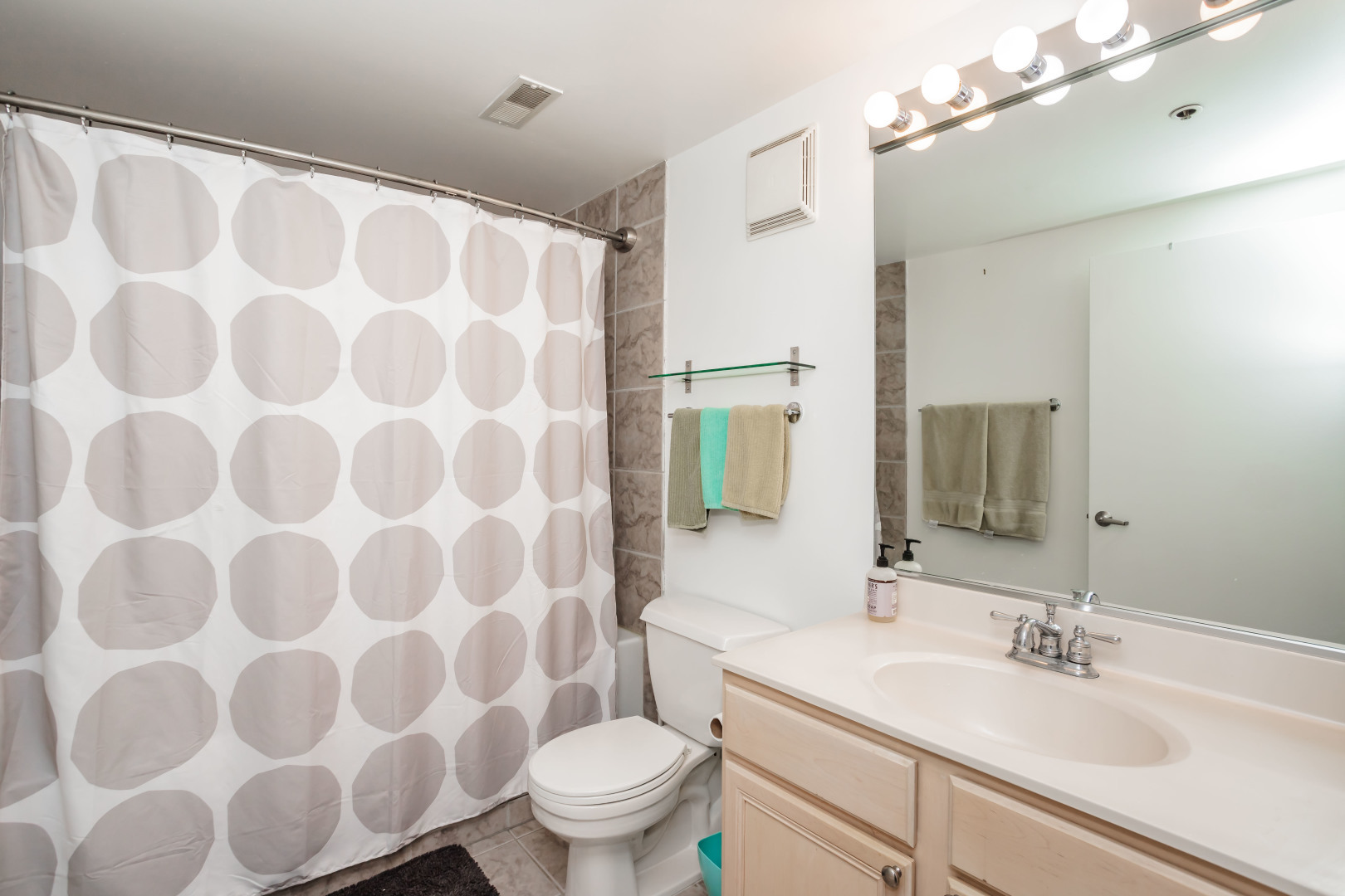 14 N Sangamon Street Unit: 206