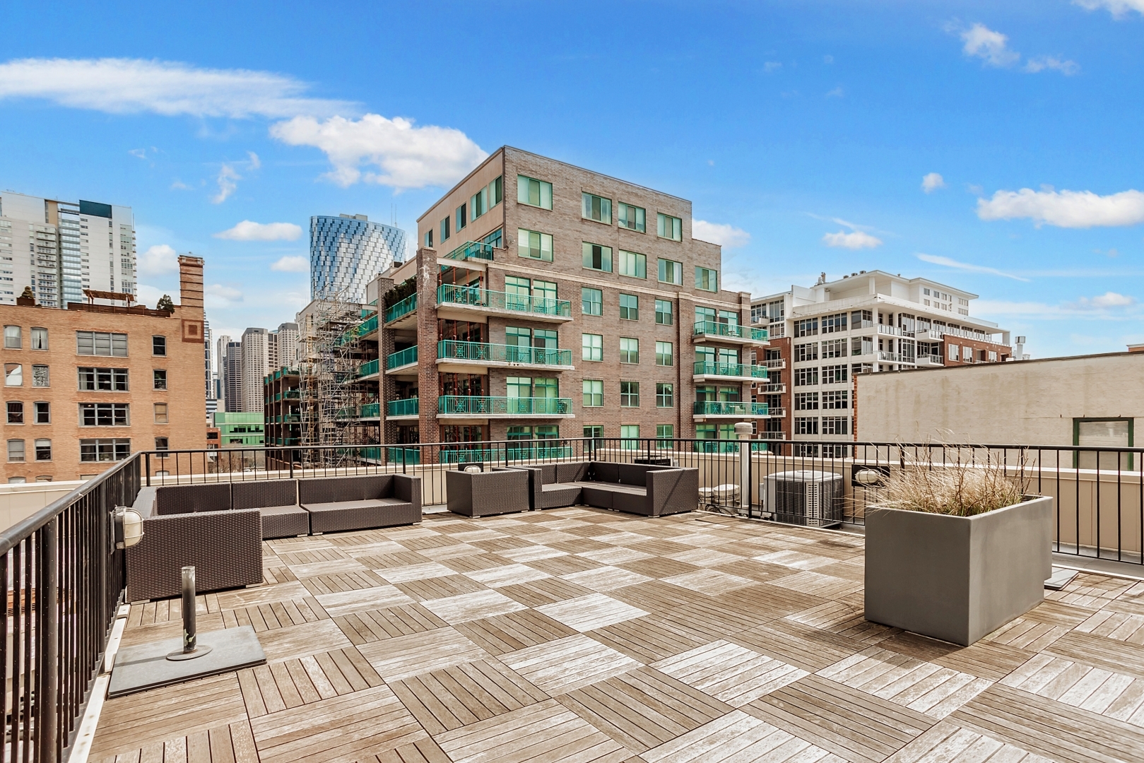 14 N Sangamon Street Unit: 206