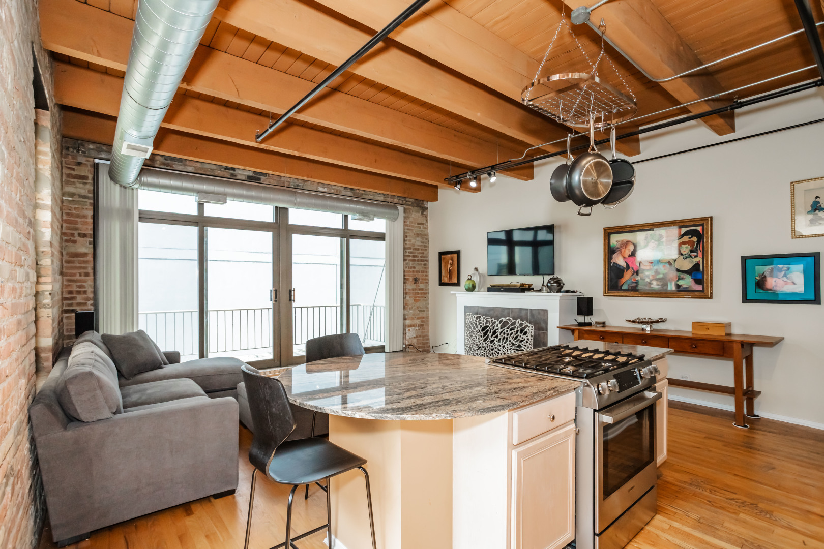 14 N Sangamon Street Unit: 206