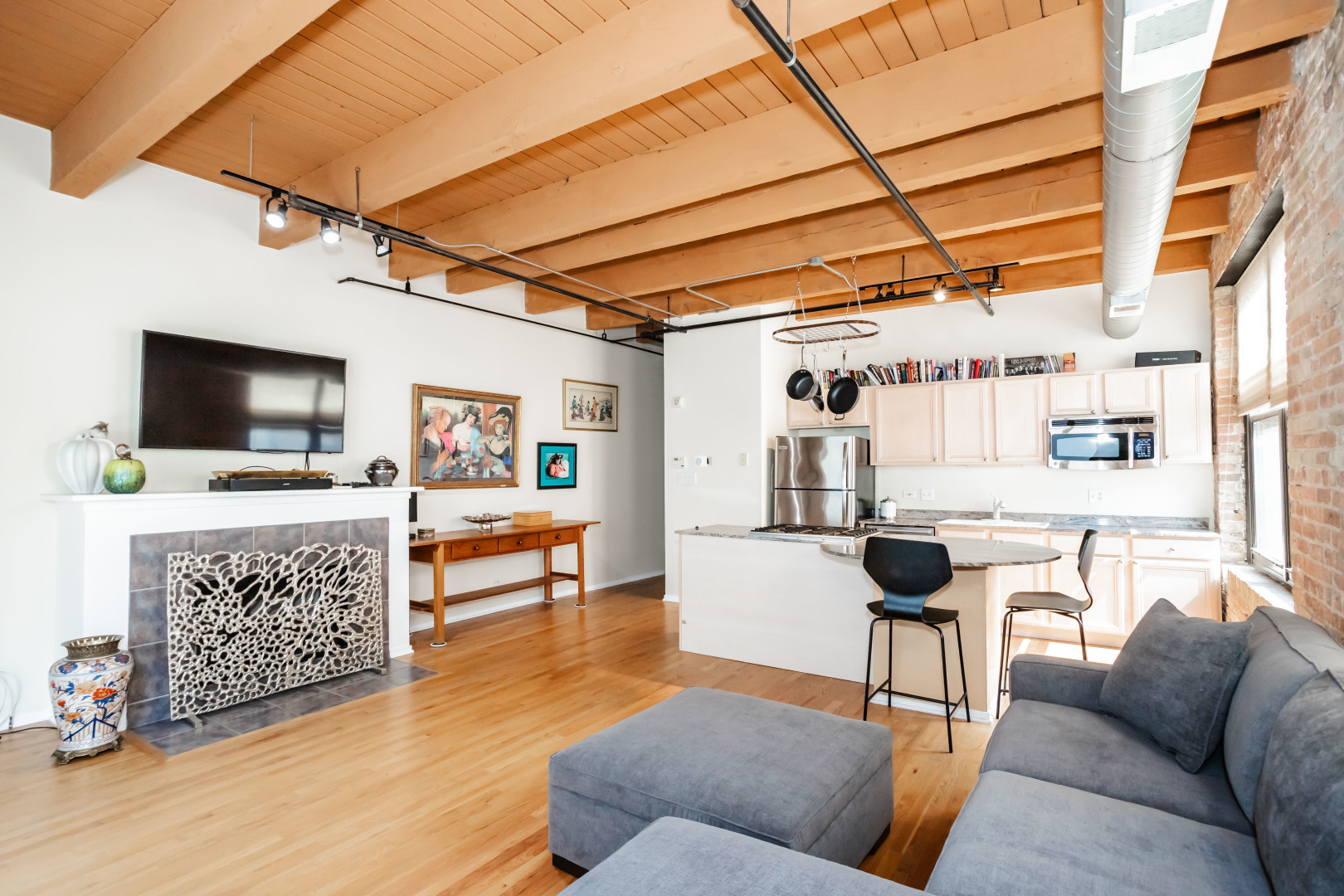 14 N Sangamon Street Unit: 206