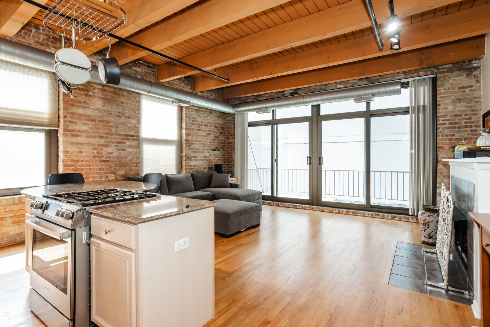 14 N Sangamon Street Unit: 206