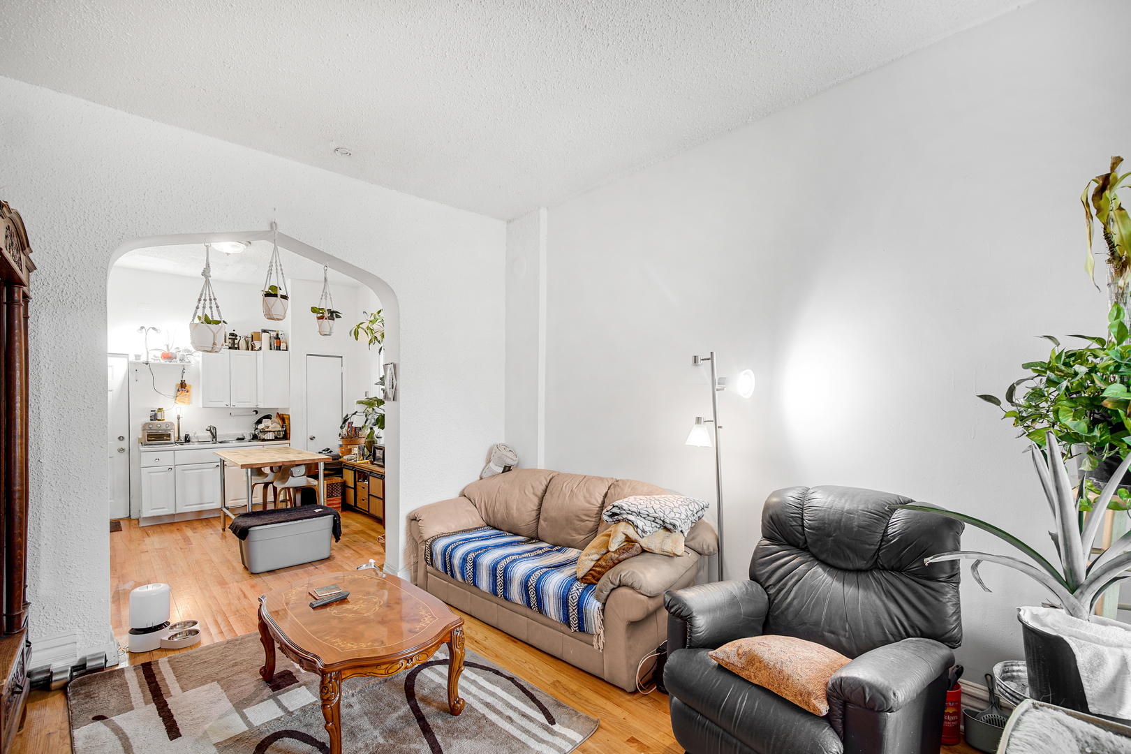 1420 N Western Avenue Unit: 2R