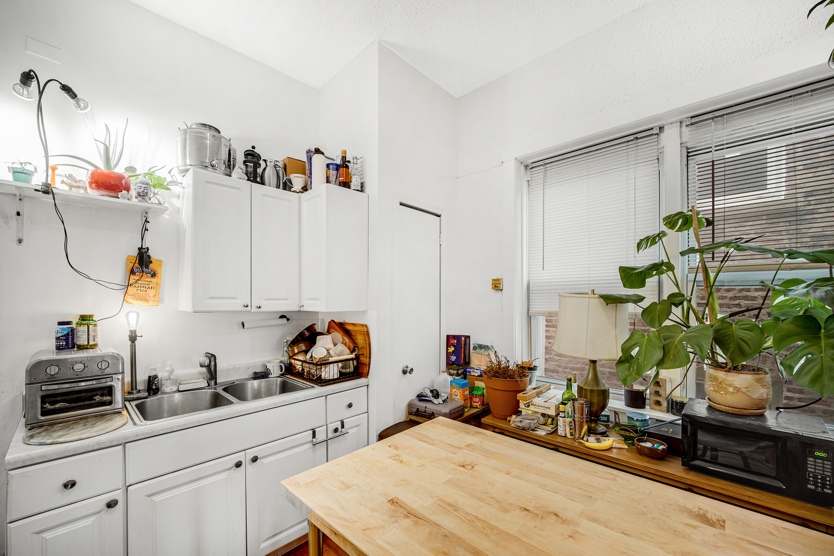 1420 N Western Avenue Unit: 2R