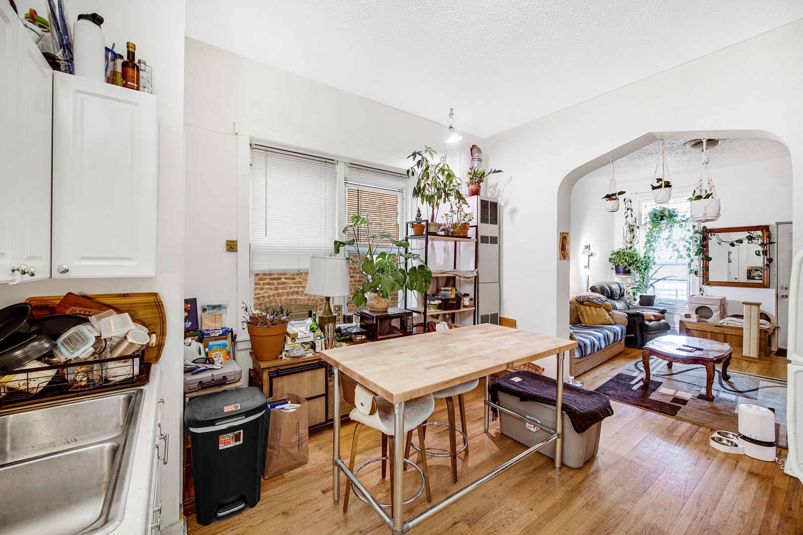1420 N Western Avenue Unit: 2R