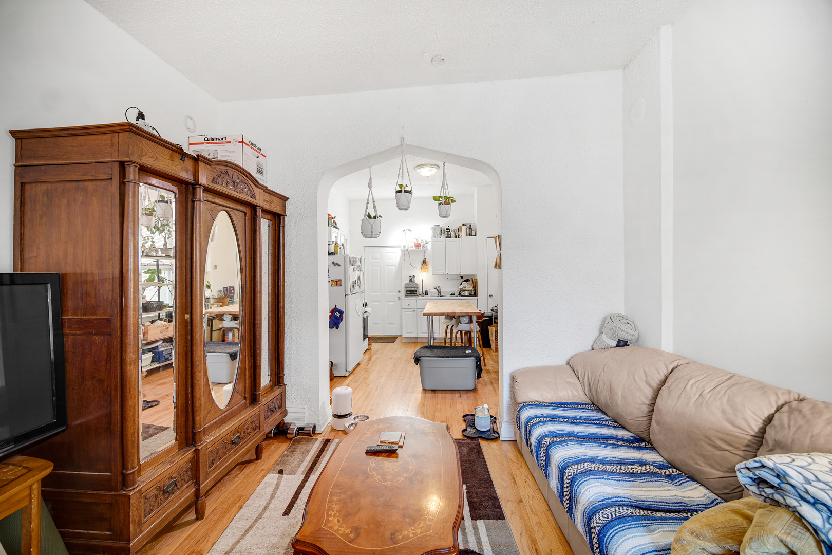 1420 N Western Avenue Unit: 2R