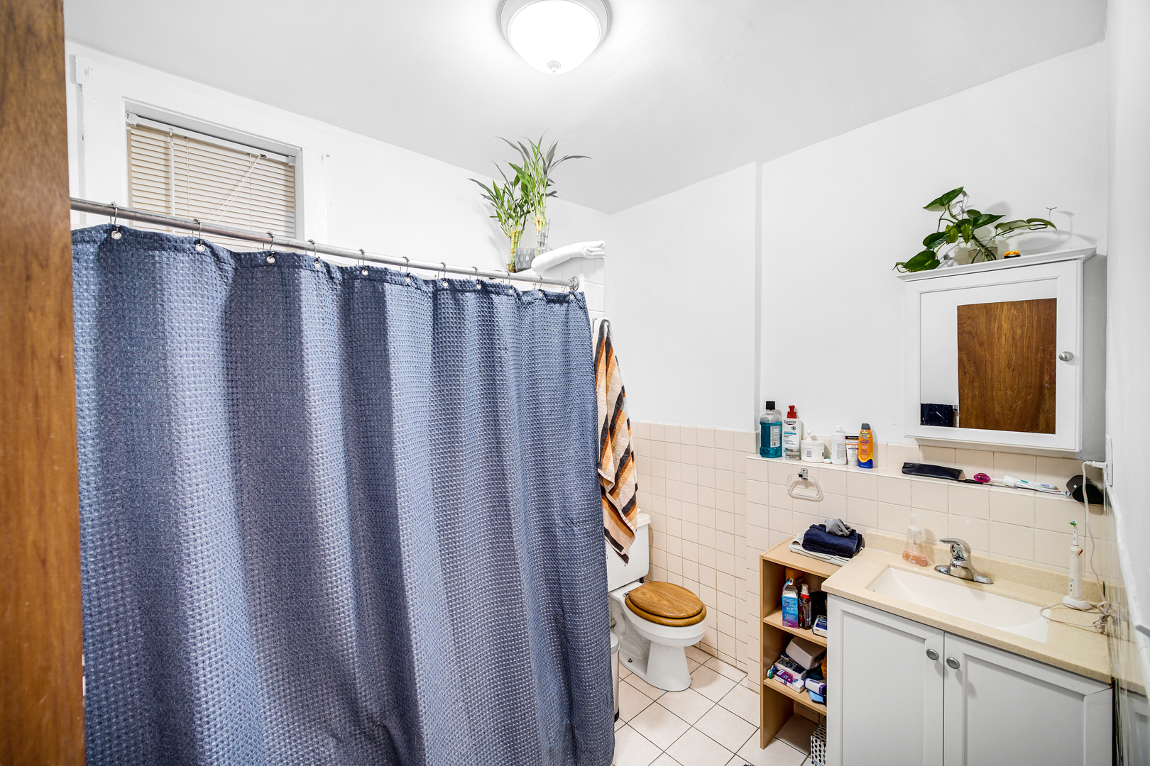 1420 N Western Avenue Unit: 2R