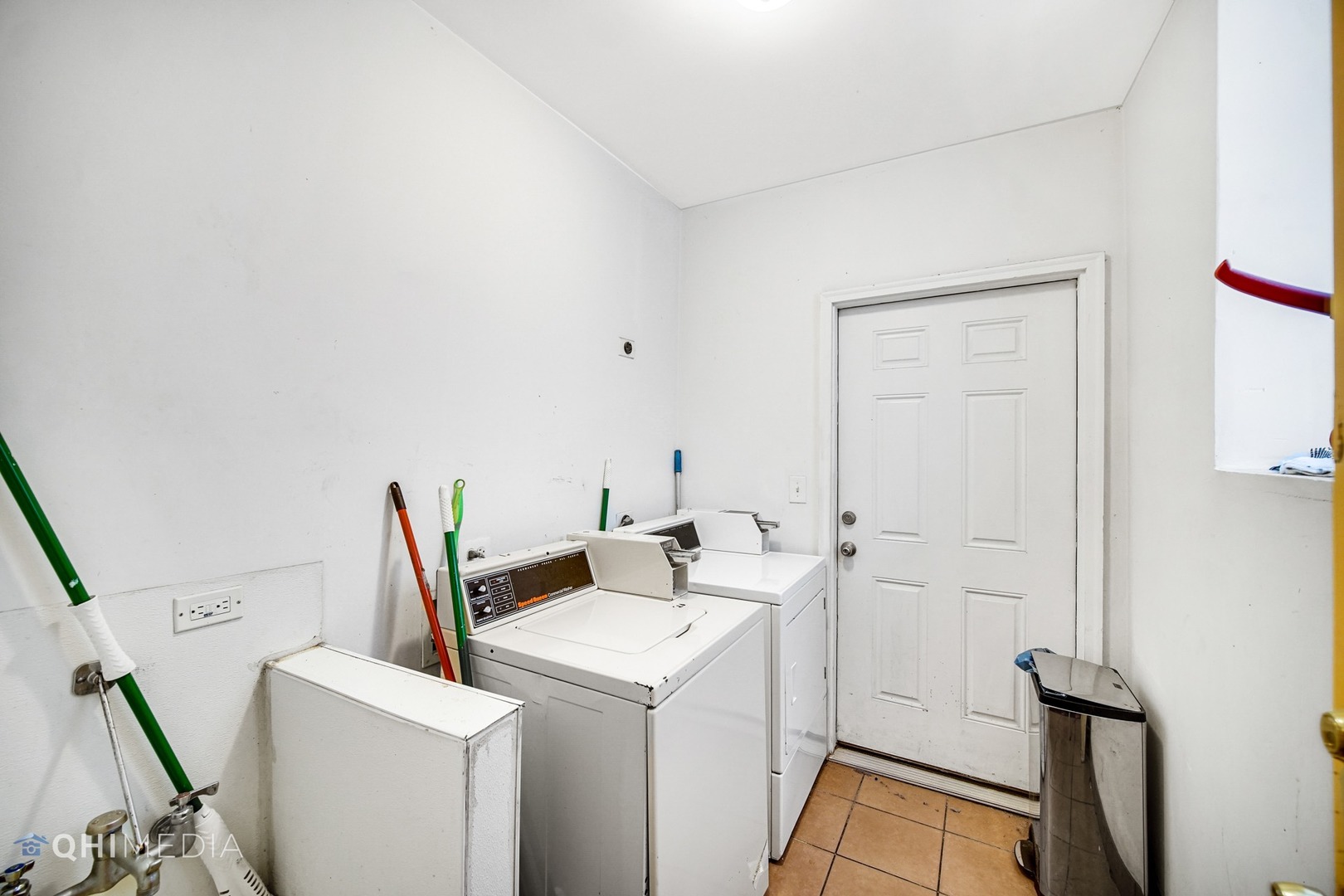 1420 N Western Avenue Unit: 2R