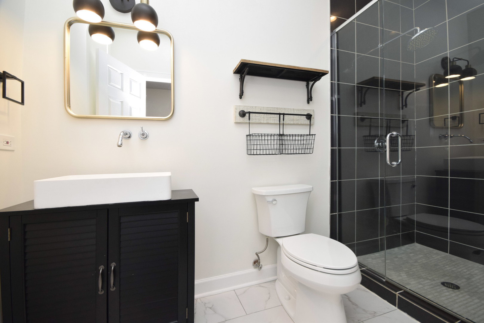 2702 N Artesian Avenue Unit: 1