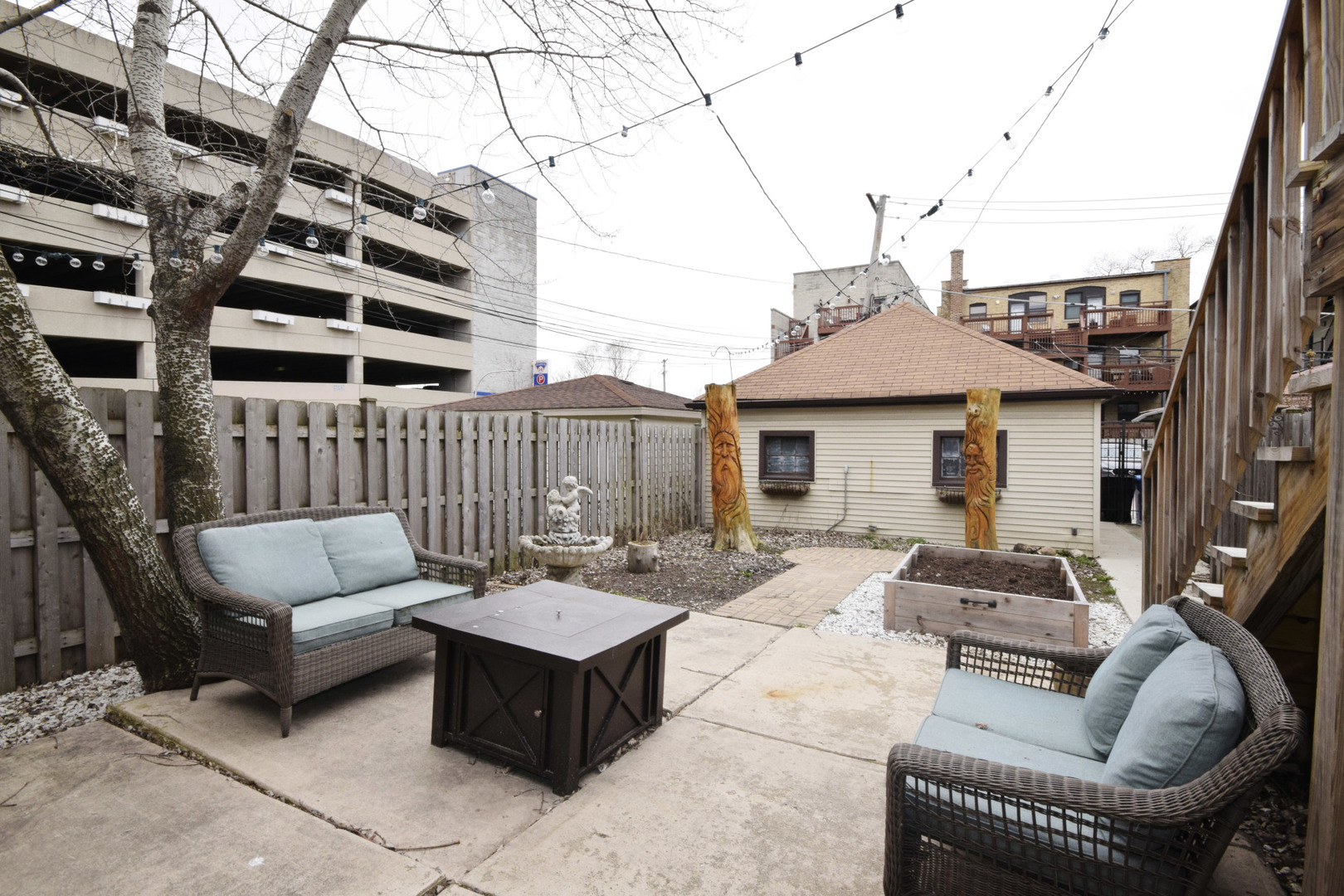 2702 N Artesian Avenue Unit: 1