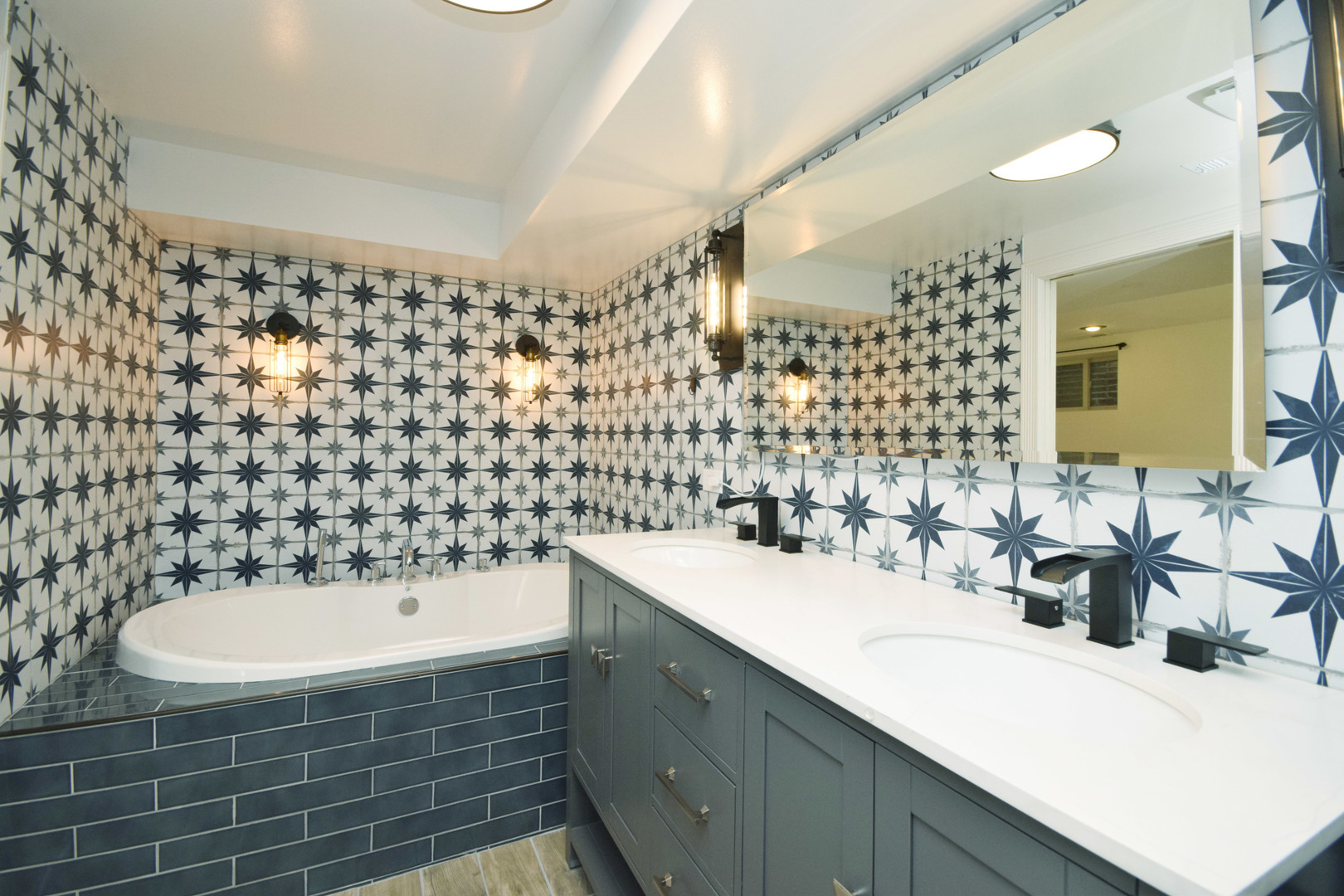 2702 N Artesian Avenue Unit: 1