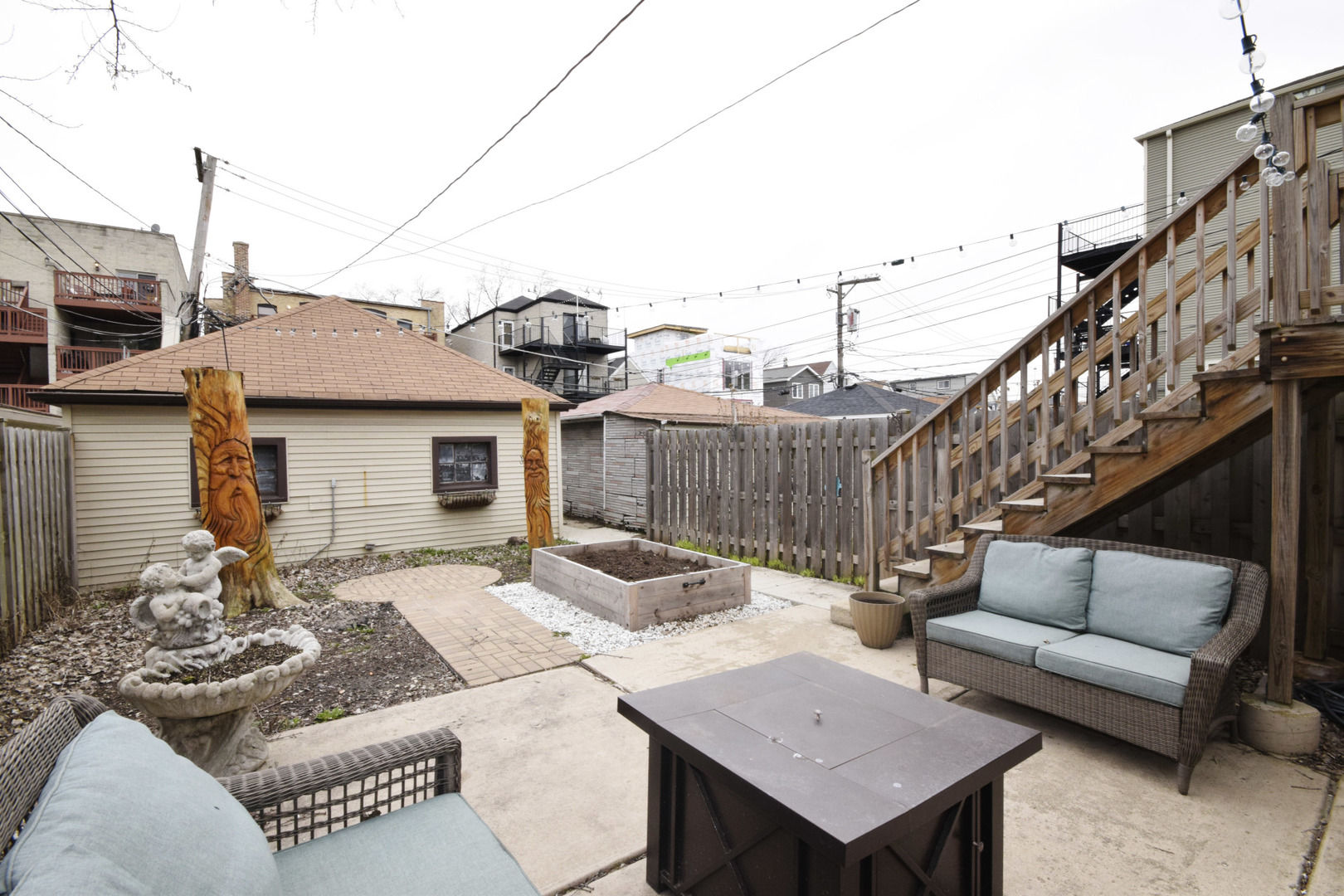 2702 N Artesian Avenue Unit: 1