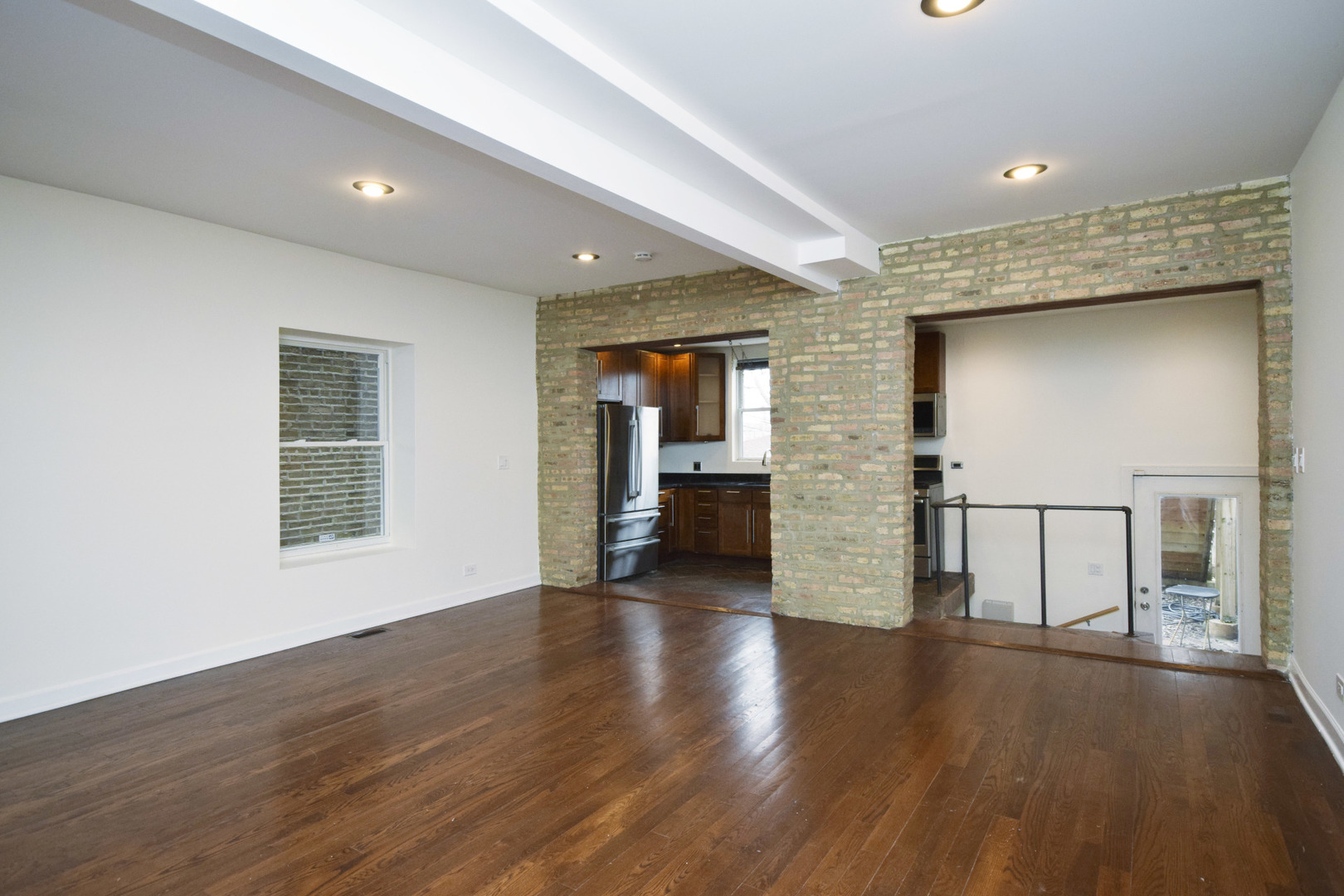 2702 N Artesian Avenue Unit: 1