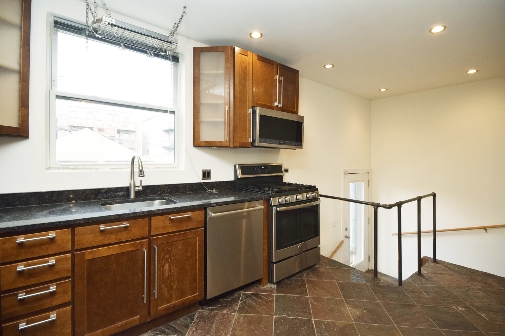 2702 N Artesian Avenue Unit: 1