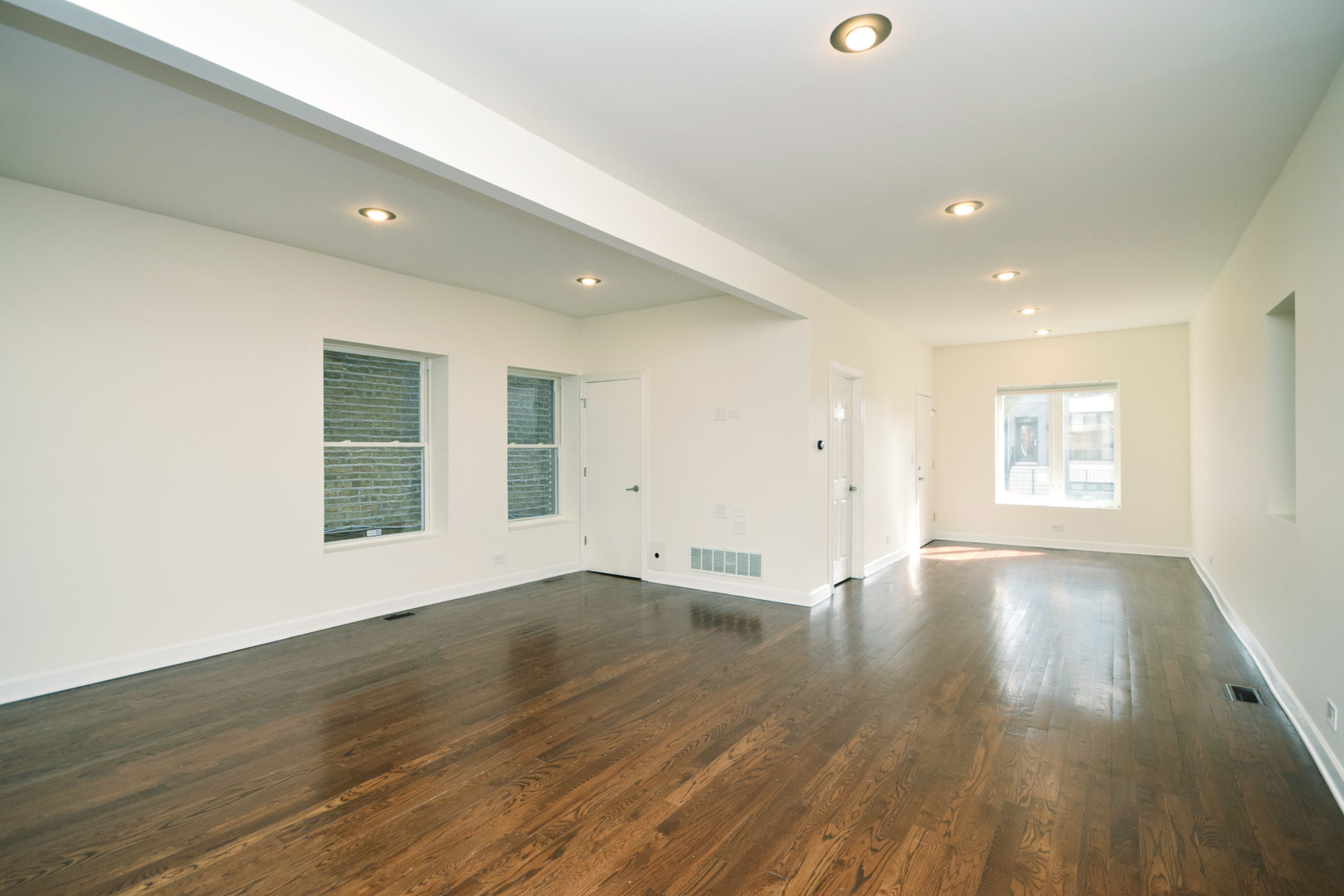2702 N Artesian Avenue Unit: 1
