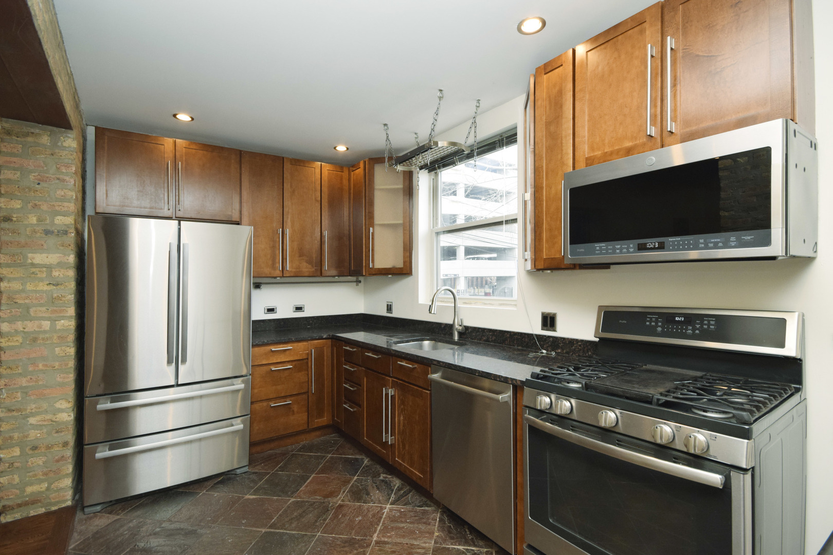 2702 N Artesian Avenue Unit: 1