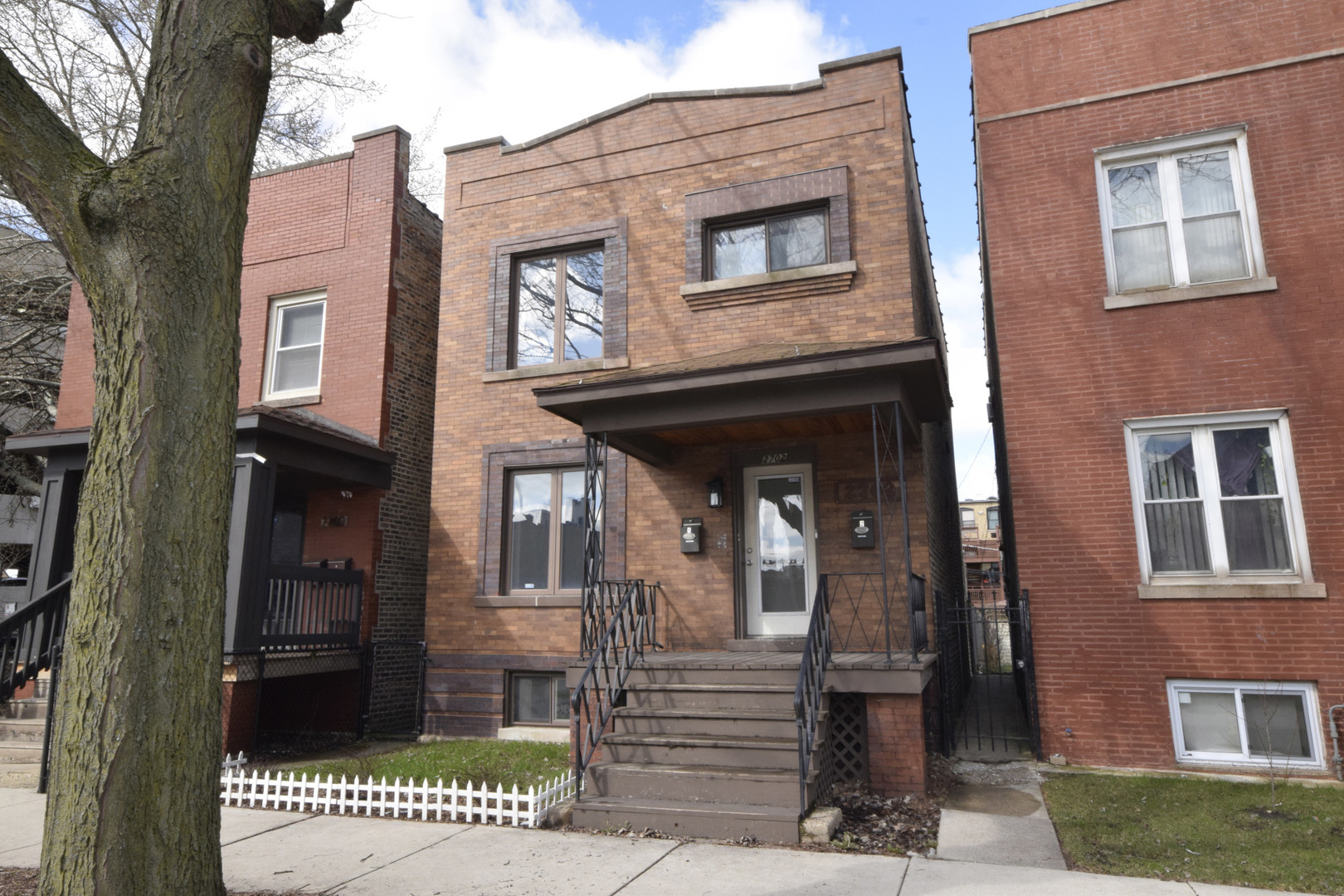 2702 N Artesian Avenue Unit: 1