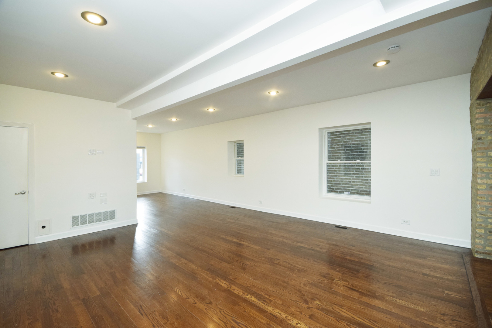 2702 N Artesian Avenue Unit: 1