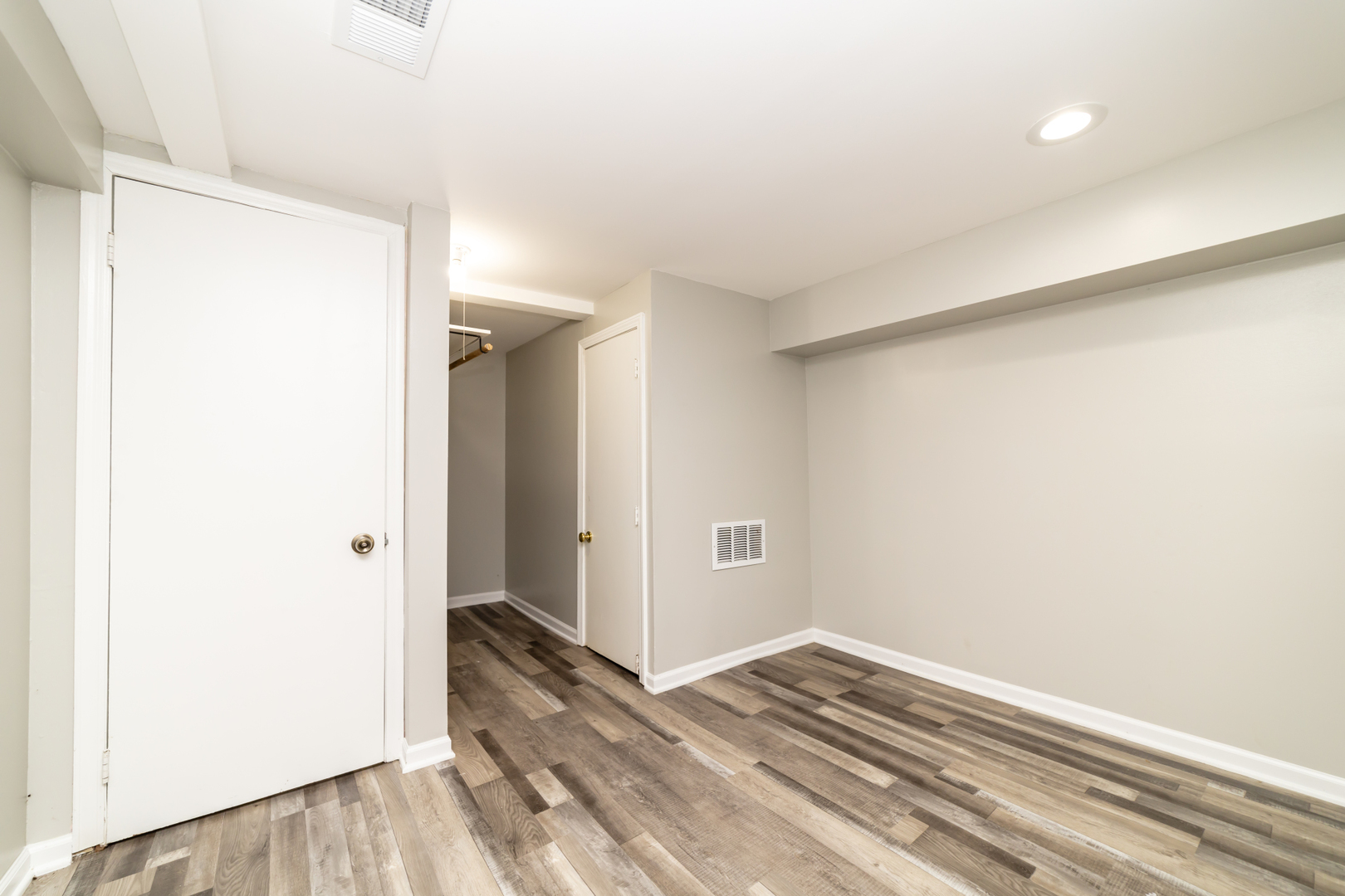 2630 N Fairfield Avenue Unit: 1F