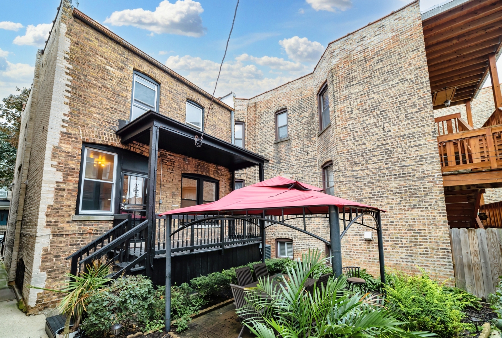 2630 N Fairfield Avenue Unit: 1F