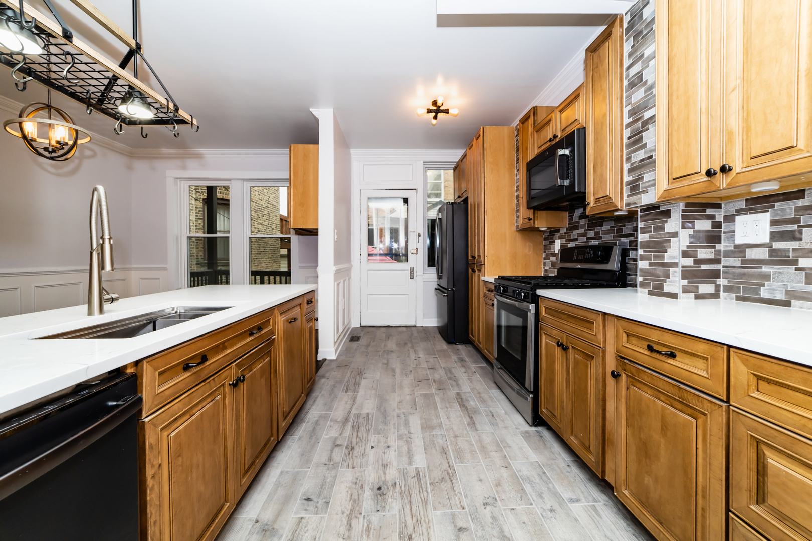 2630 N Fairfield Avenue Unit: 1F